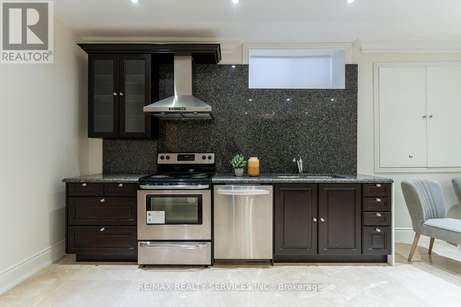 9 INTERLACKEN DRIVE Image 38