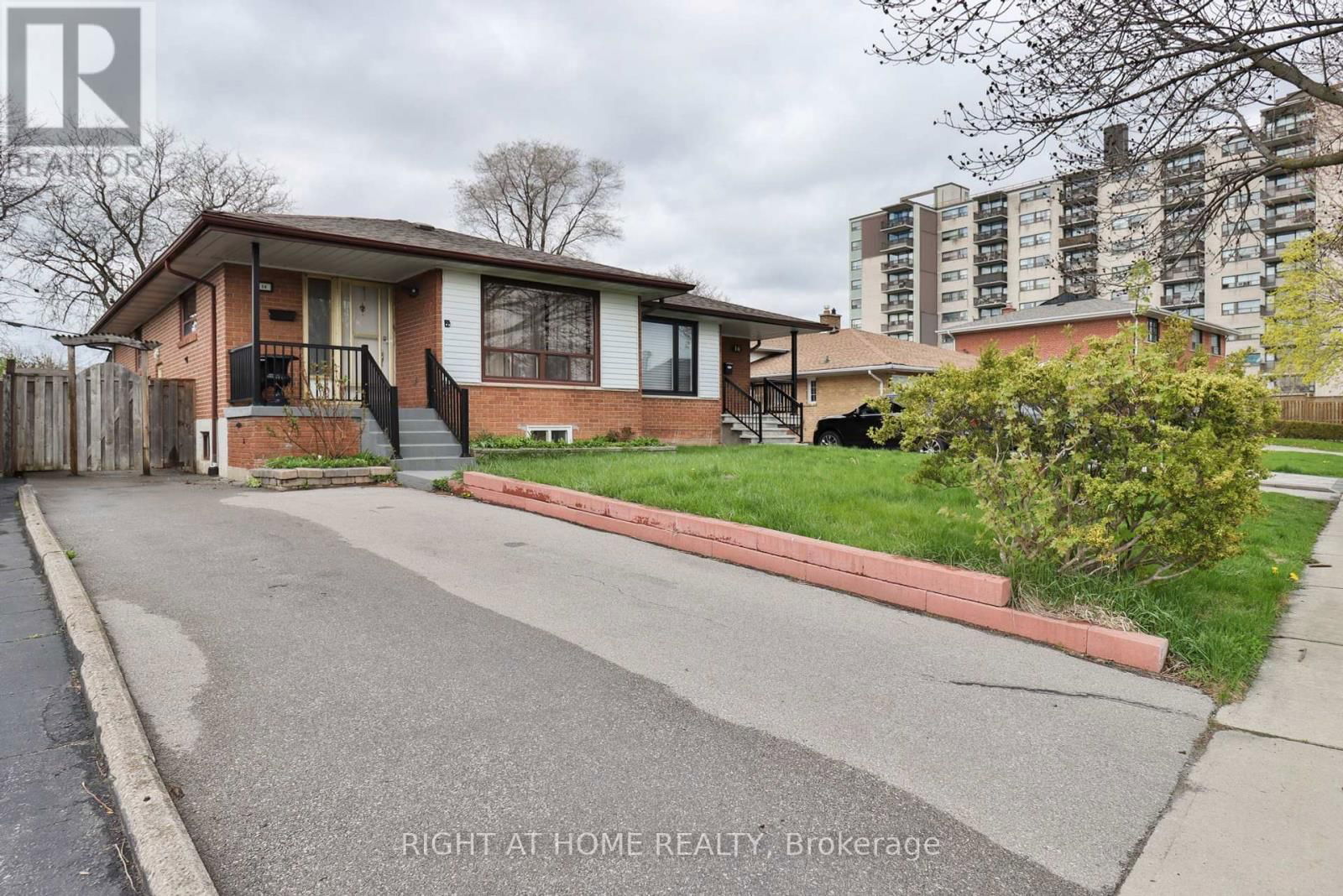 14 MIDDEN CRESCENT Image 1