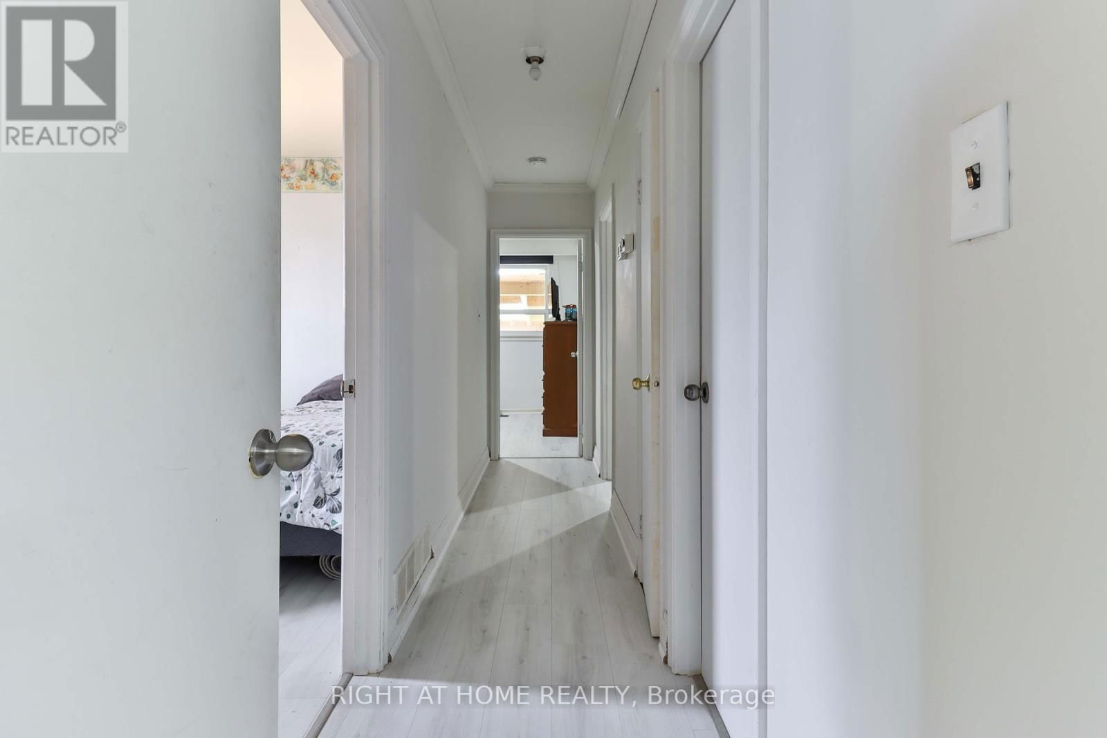 14 MIDDEN CRESCENT Image 12