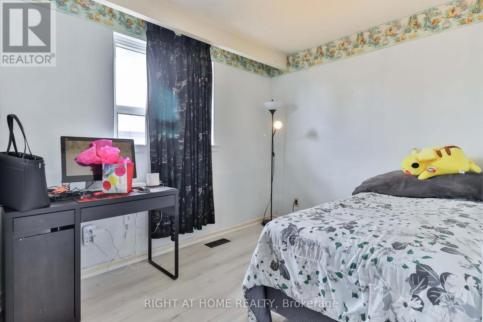 14 MIDDEN CRESCENT Image 16