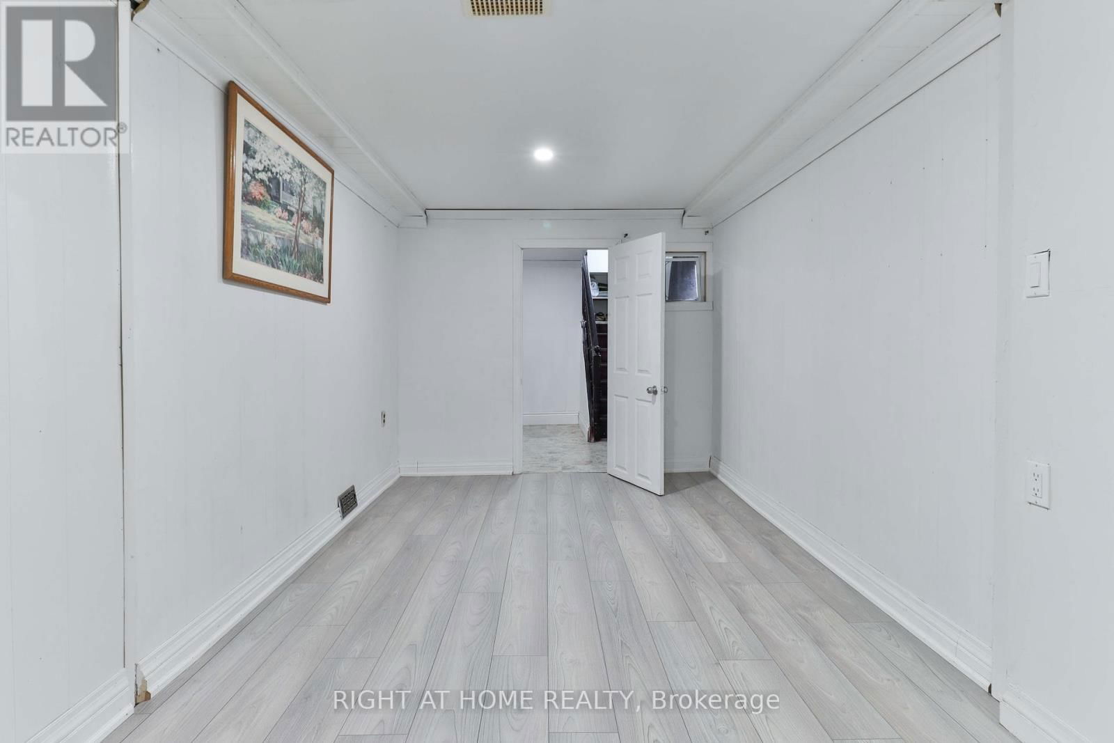 14 MIDDEN CRESCENT Image 20