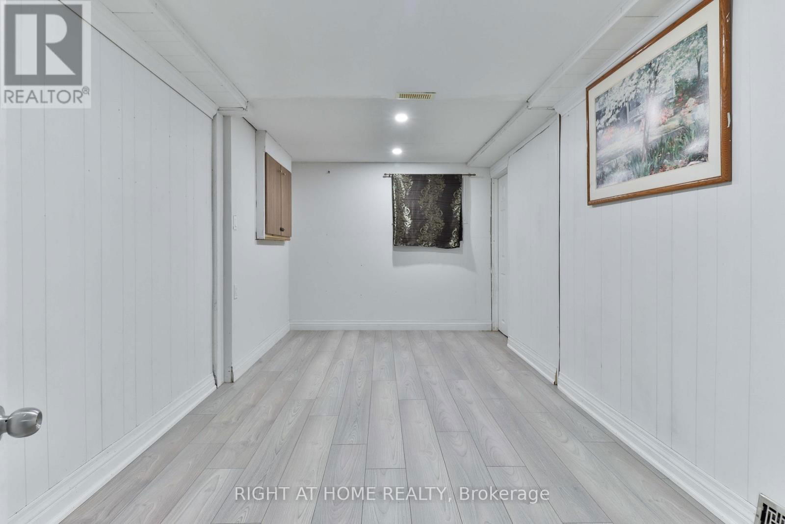 14 MIDDEN CRESCENT Image 23
