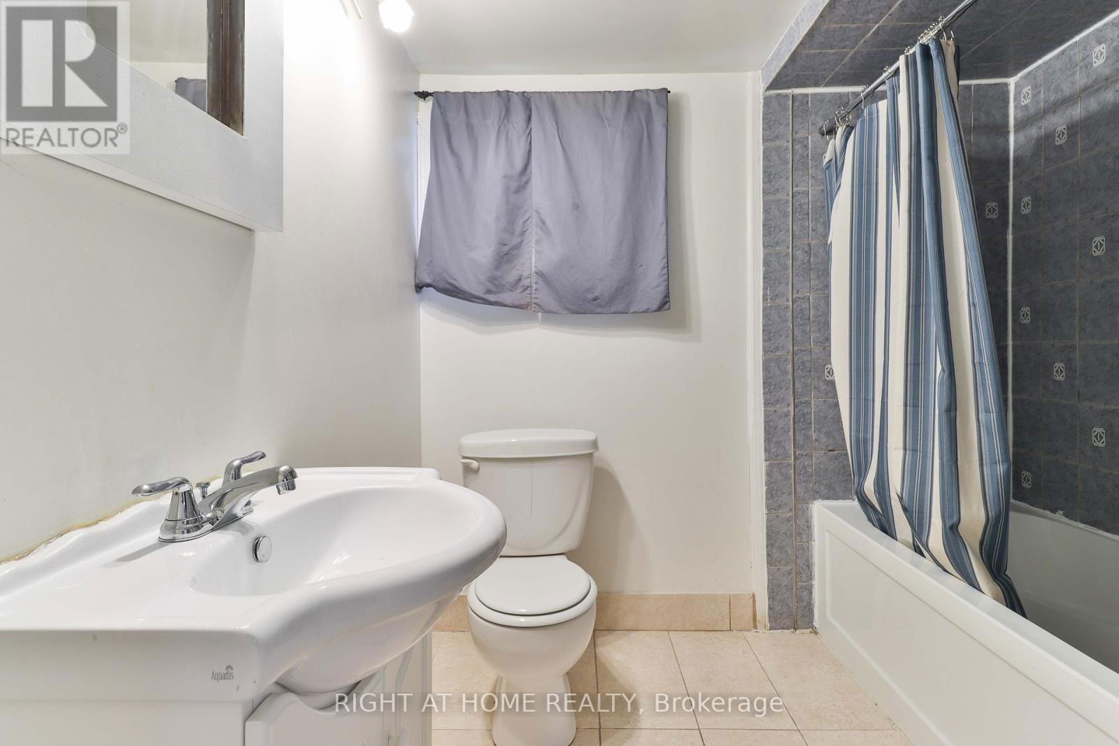 14 MIDDEN CRESCENT Image 27