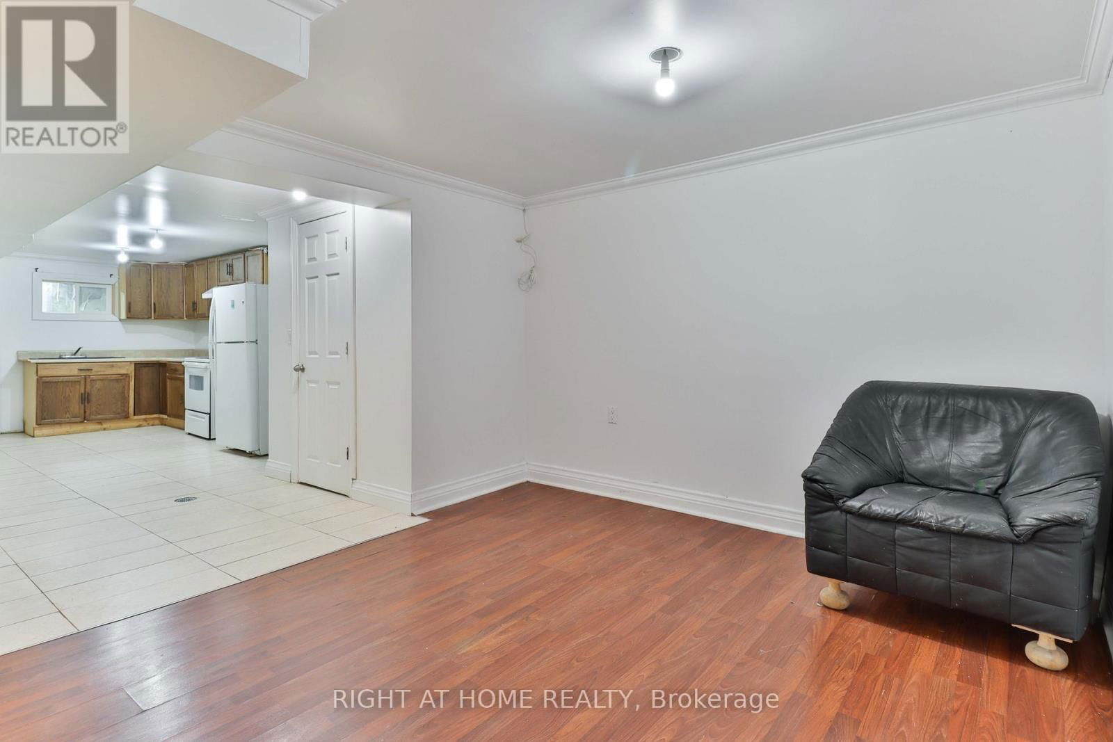 14 MIDDEN CRESCENT Image 28