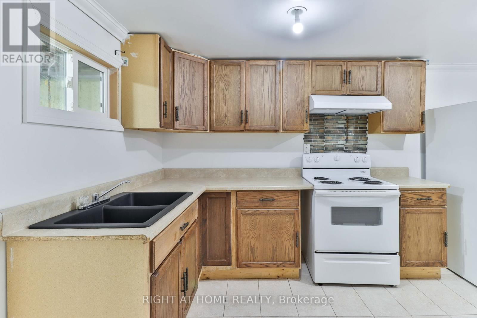 14 MIDDEN CRESCENT Image 29