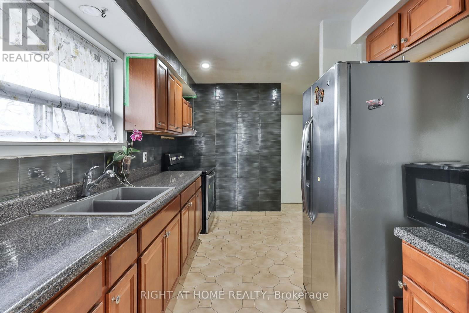14 MIDDEN CRESCENT Image 3