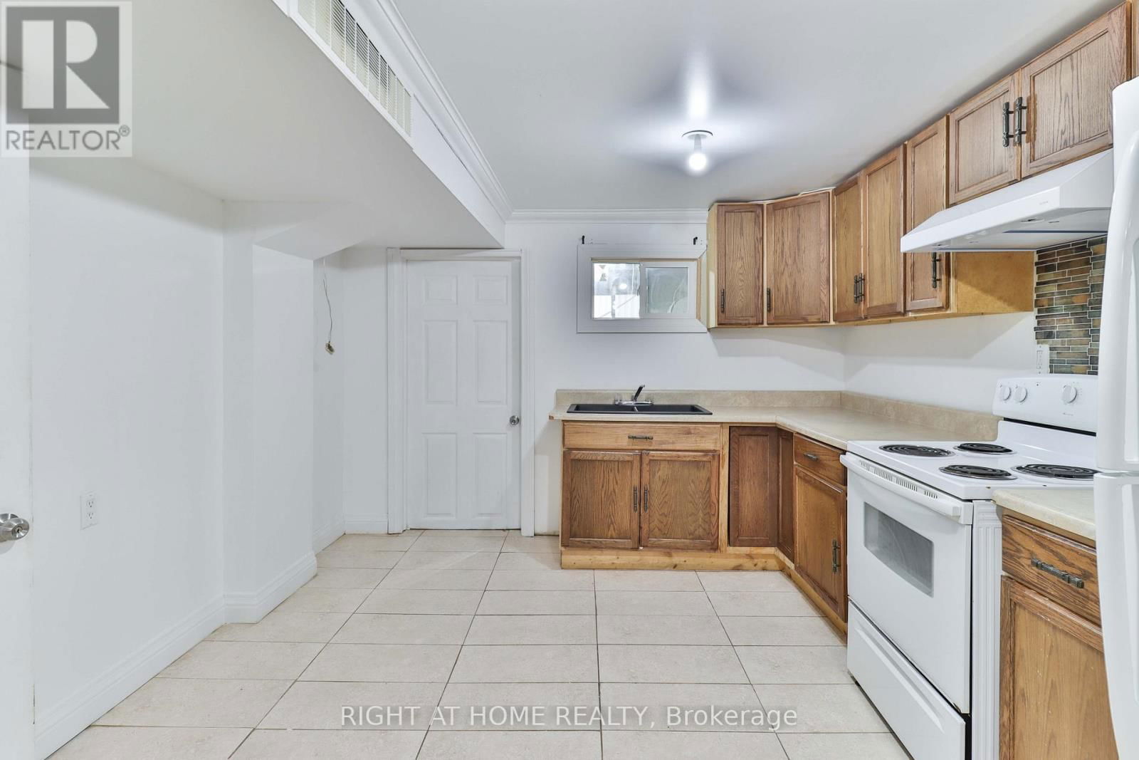 14 MIDDEN CRESCENT Image 30