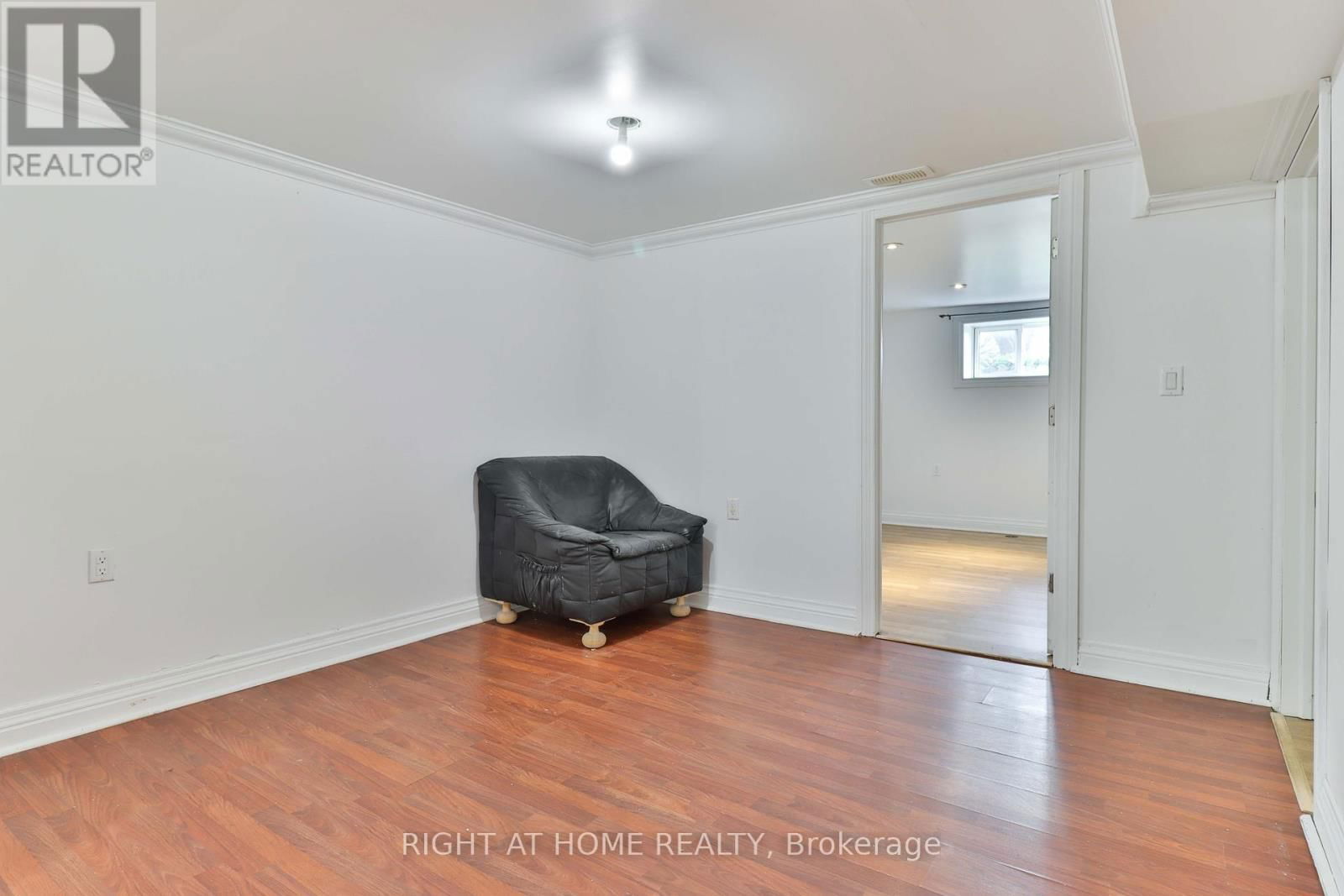 14 MIDDEN CRESCENT Image 31