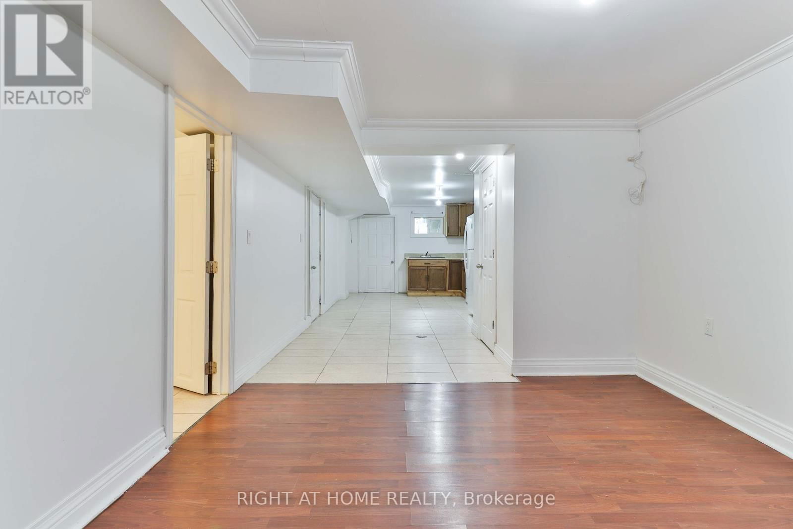 14 MIDDEN CRESCENT Image 32