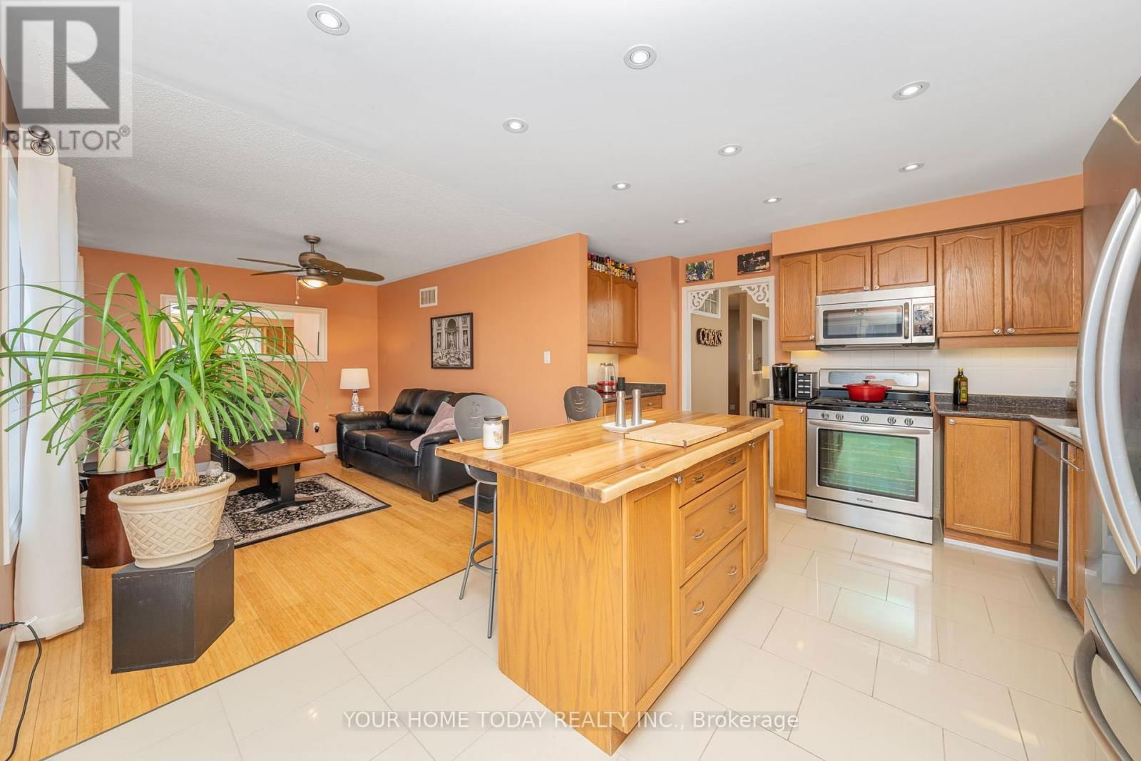 208 VAN SCOTT DRIVE Image 12