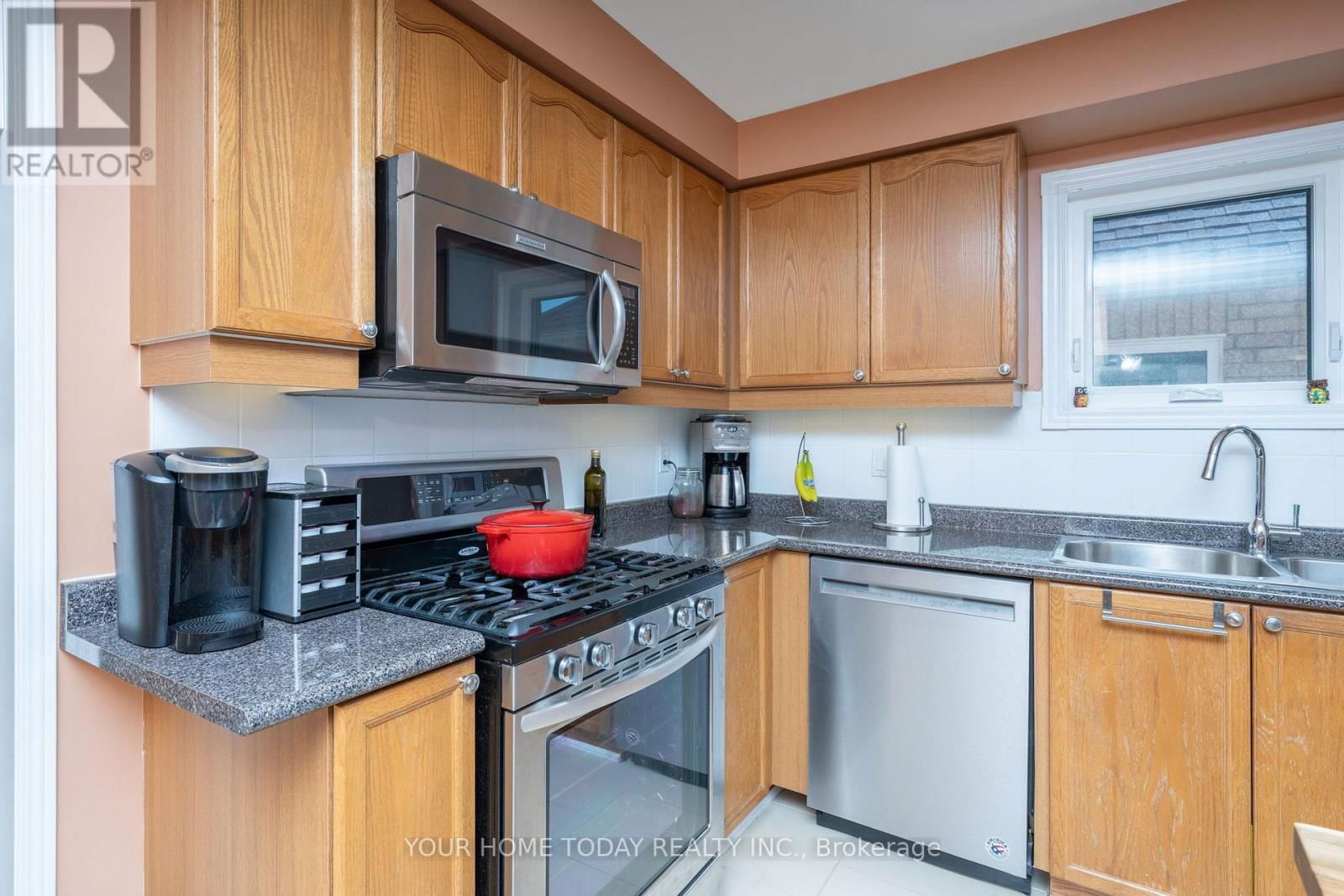 208 VAN SCOTT DRIVE Image 14
