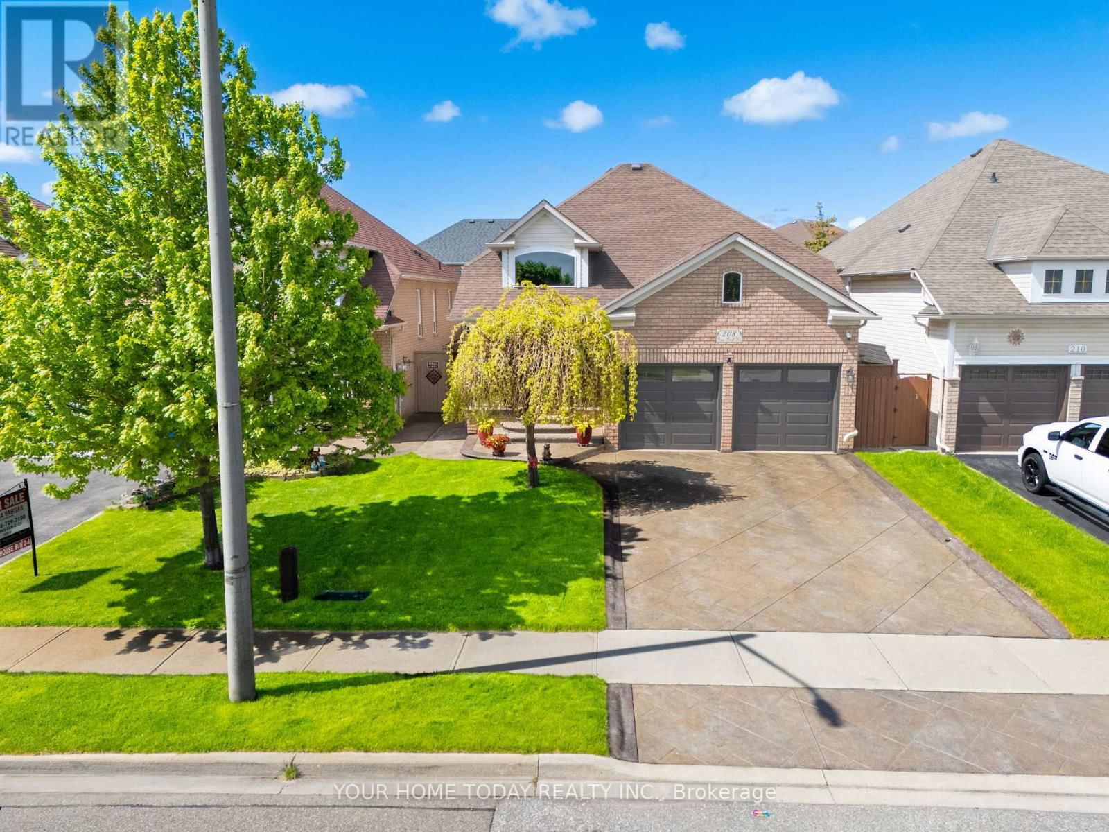 208 VAN SCOTT DRIVE Image 2