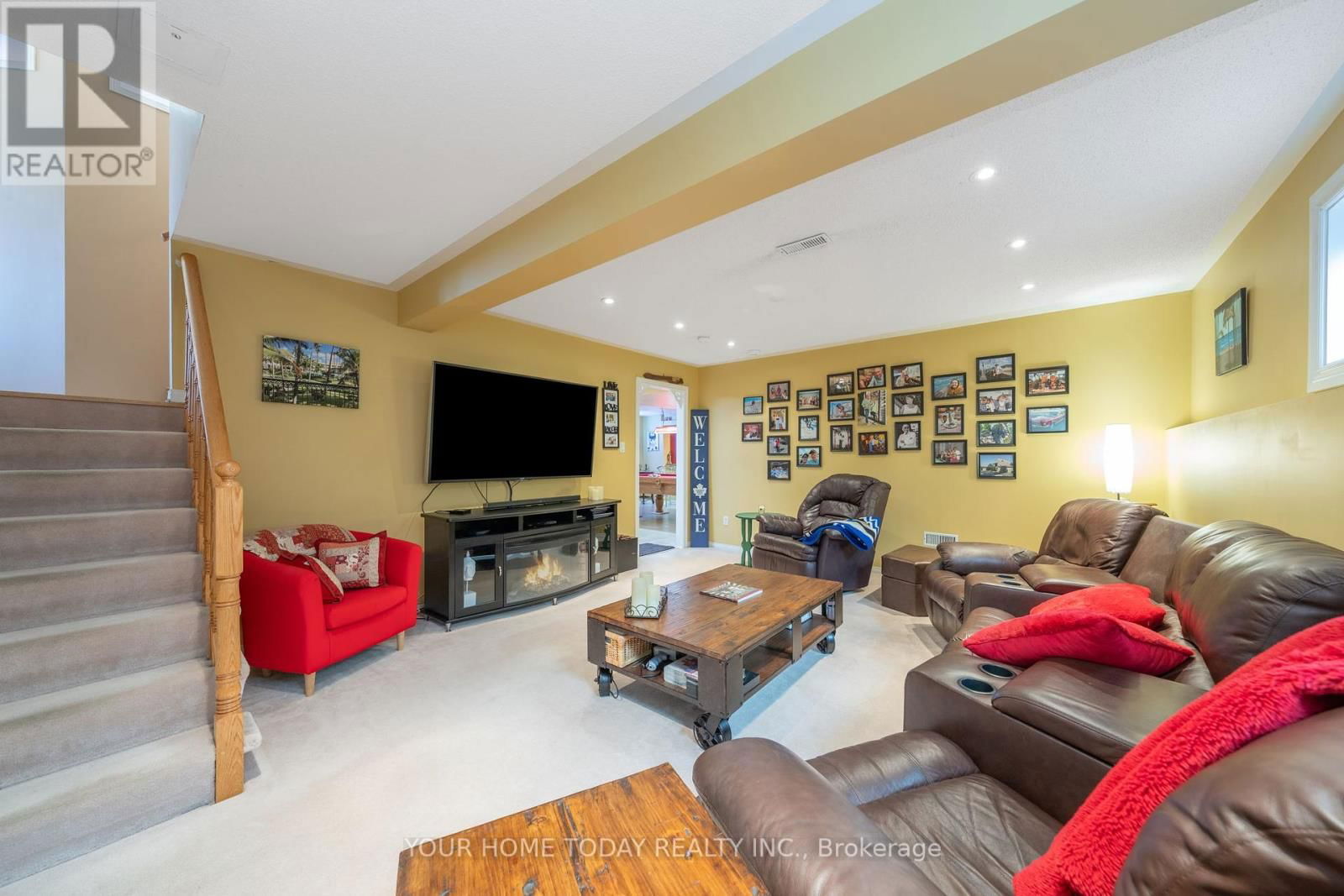 208 VAN SCOTT DRIVE Image 24