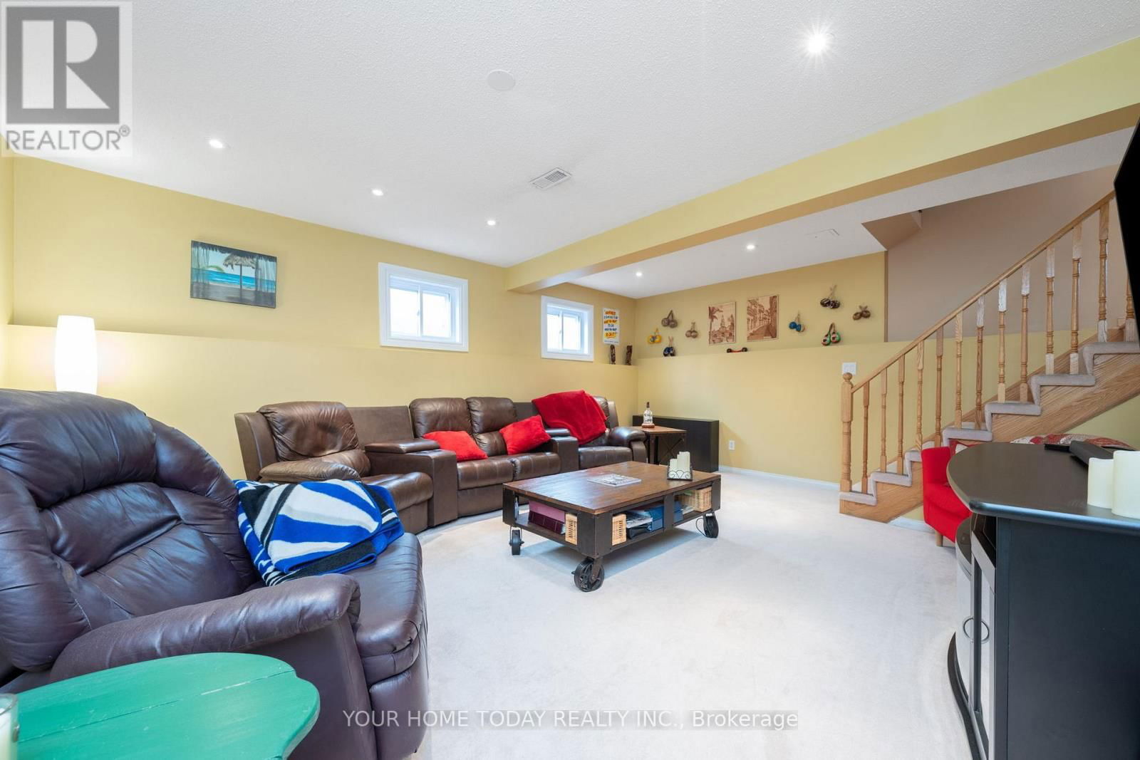 208 VAN SCOTT DRIVE Image 26