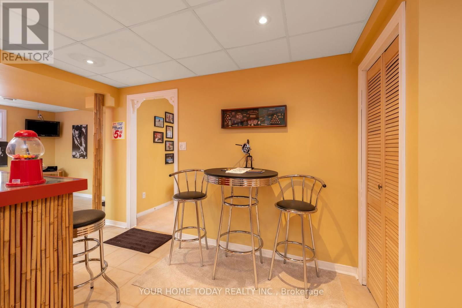 208 VAN SCOTT DRIVE Image 32