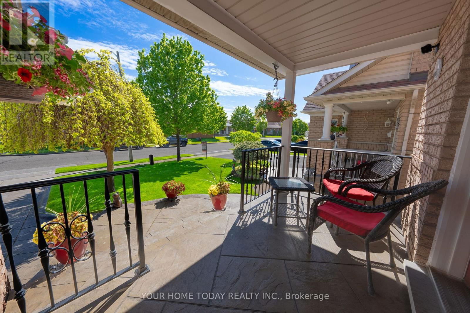 208 VAN SCOTT DRIVE Image 4