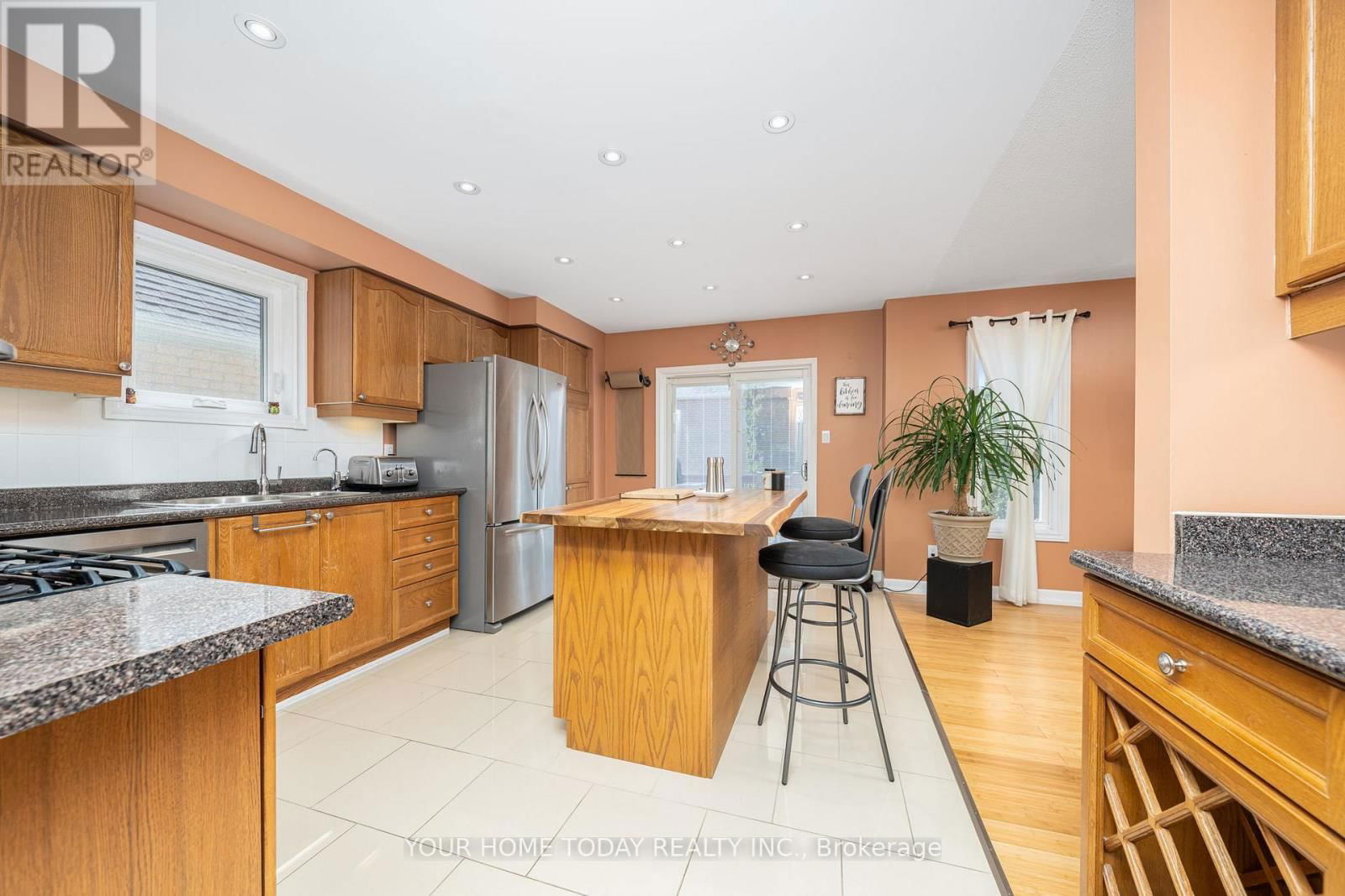 208 VAN SCOTT DRIVE Image 9