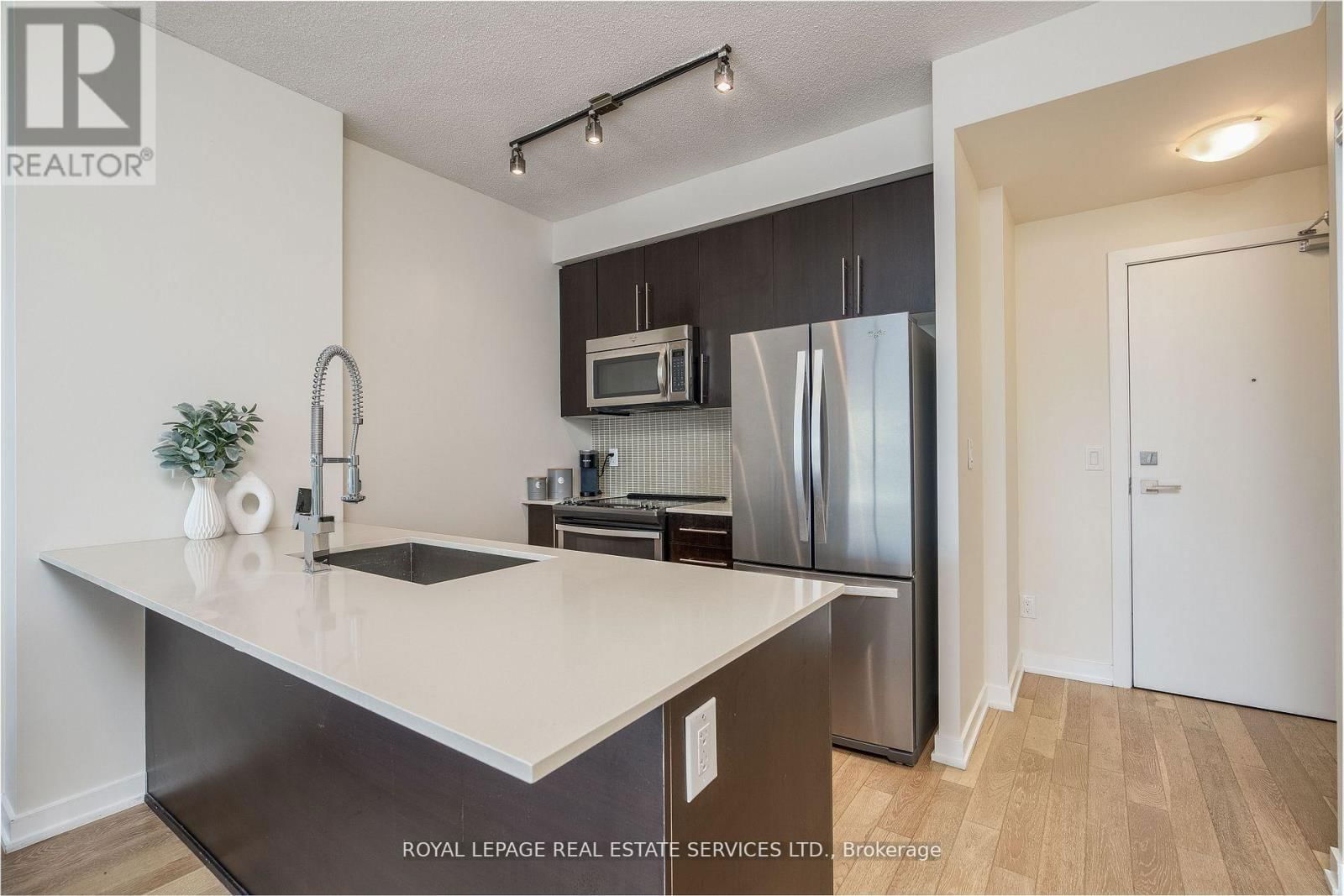 3303 - 510 CURRAN PLACE Image 10