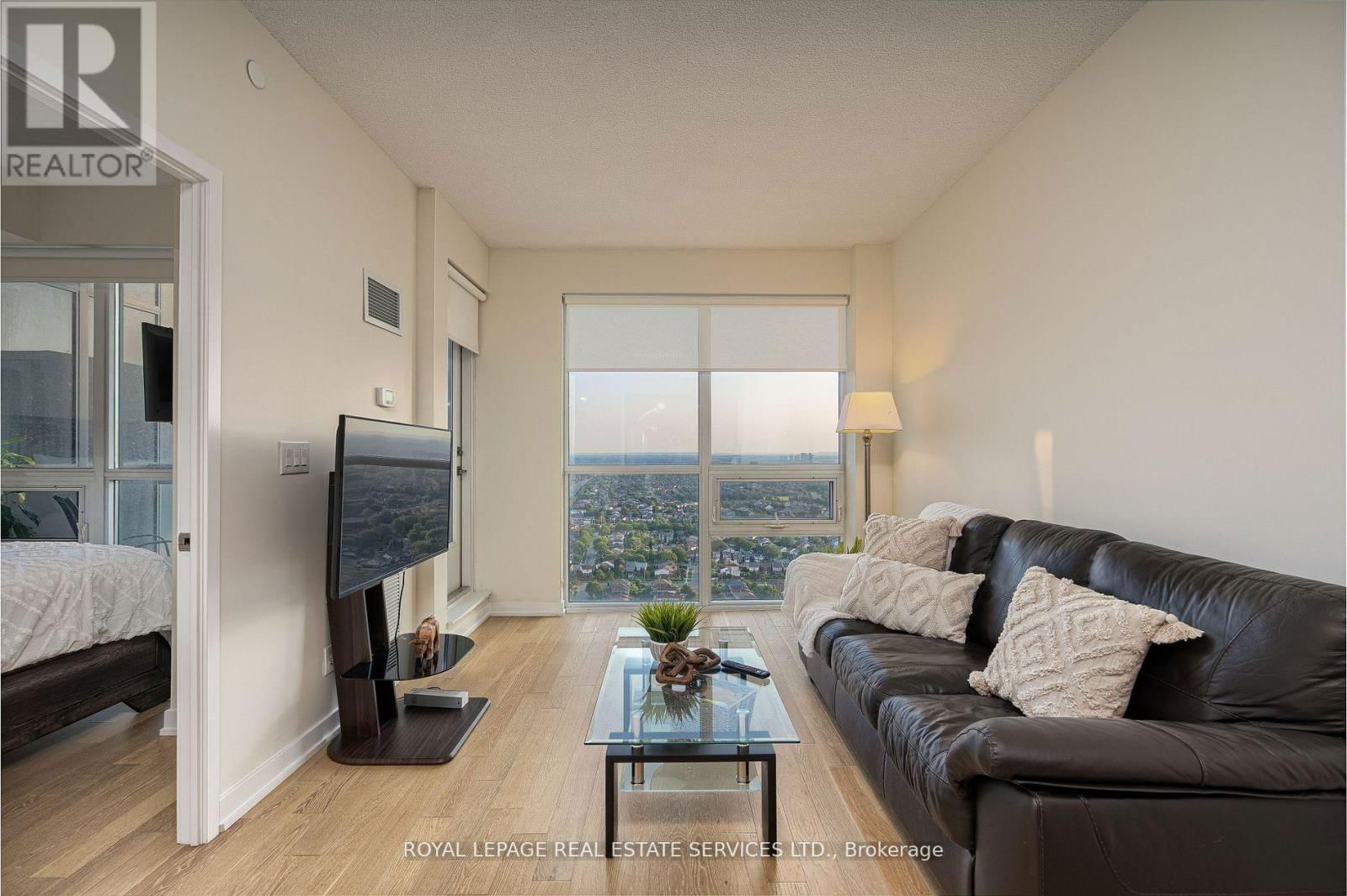 3303 - 510 CURRAN PLACE Image 16