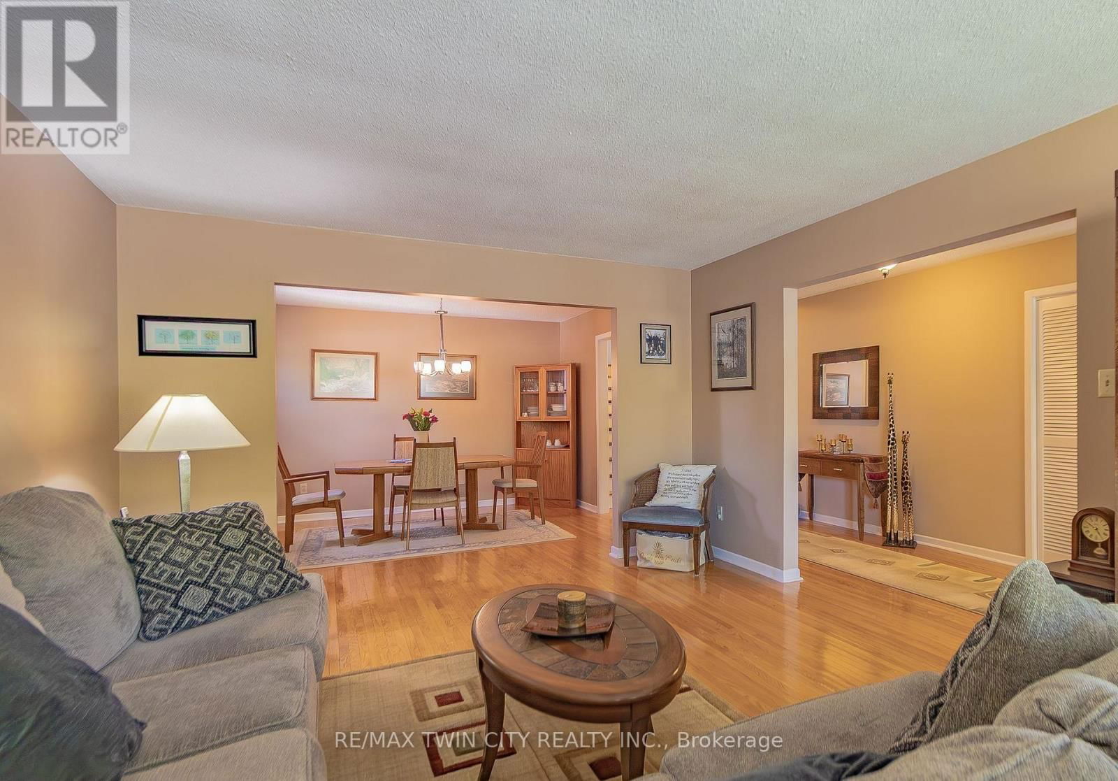 20 MANORCREST STREET Image 9