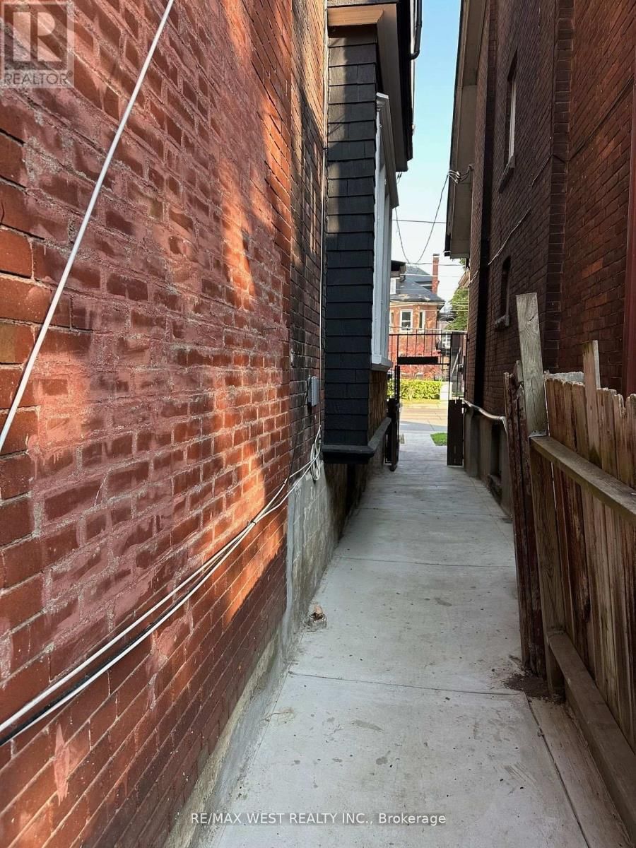 1377 KING STREET WEST Image 14