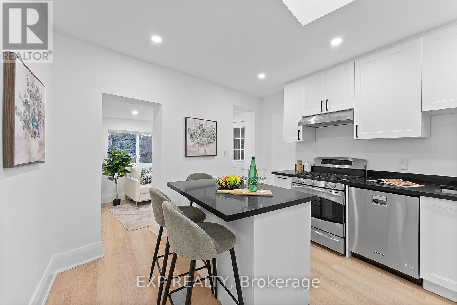 2555 DUNDAS STREET WEST Image 15