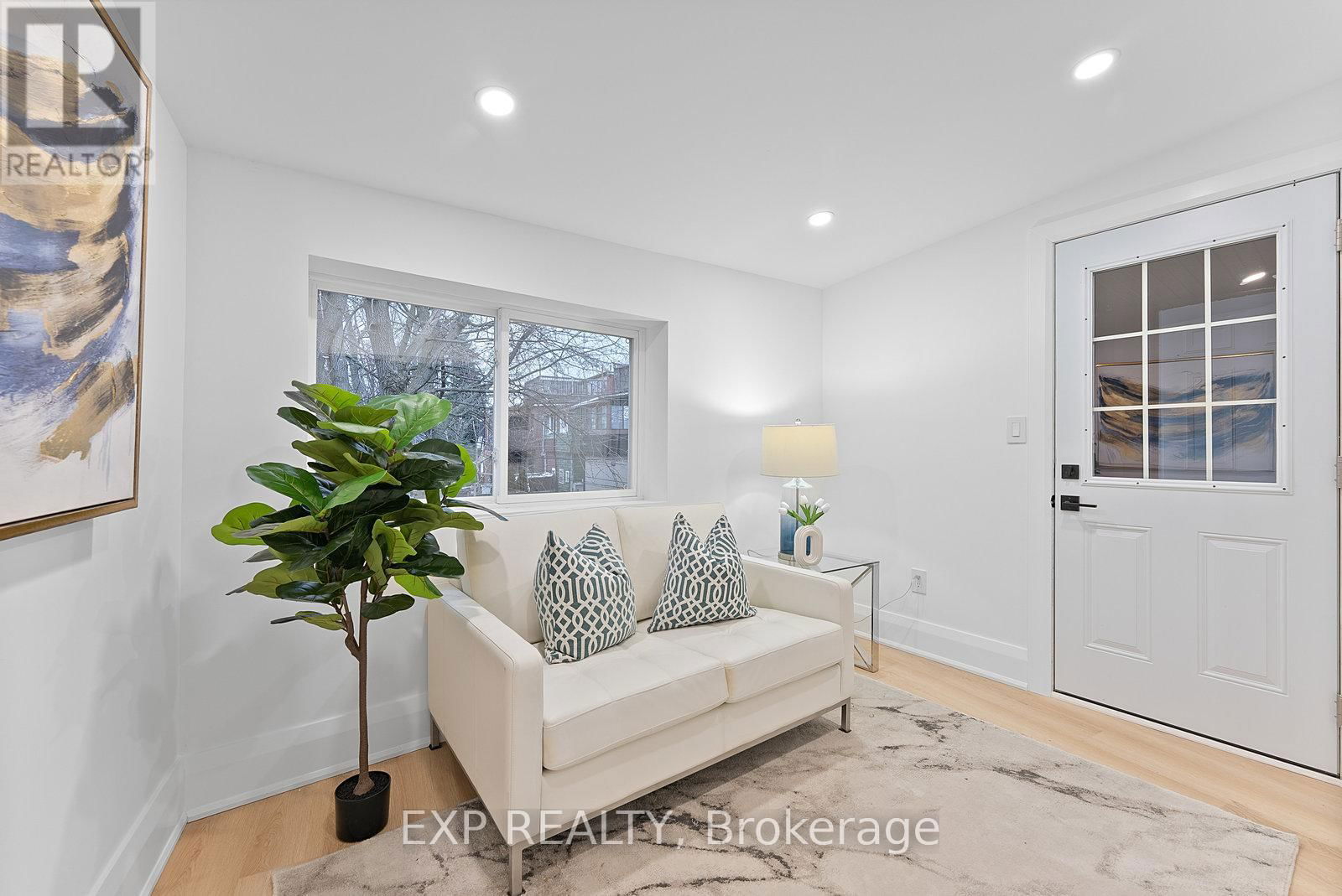 2555 DUNDAS STREET WEST Image 18