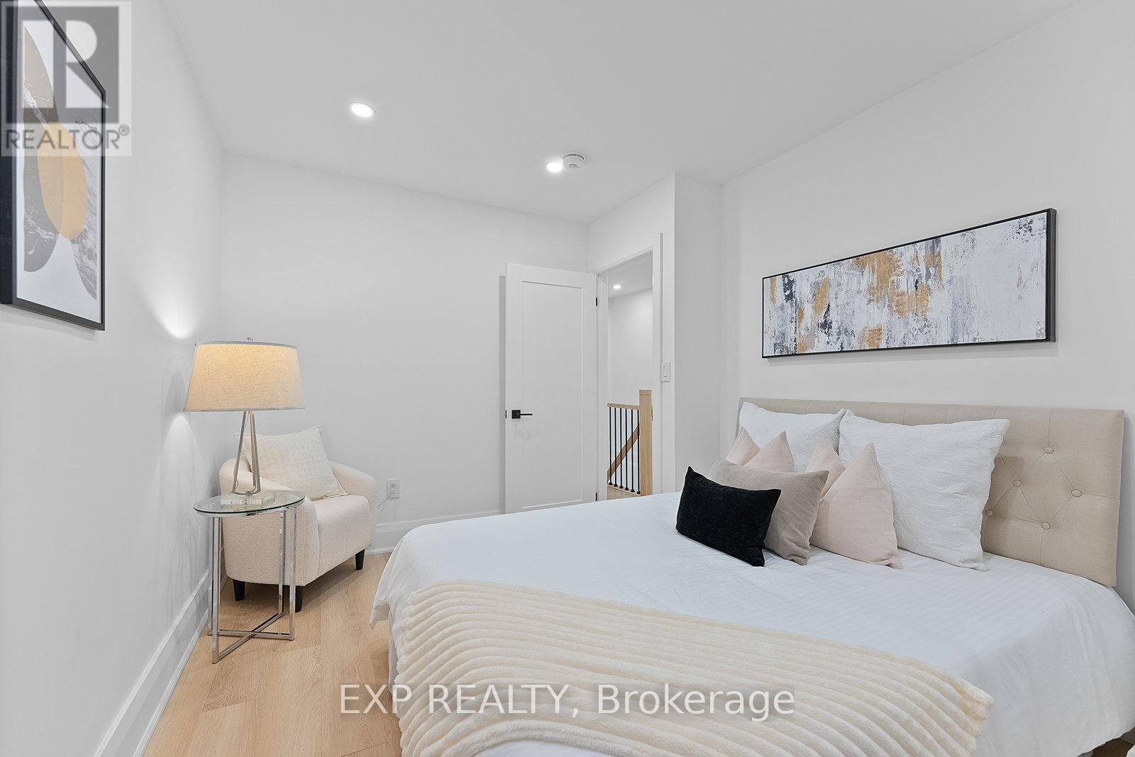 2555 DUNDAS STREET WEST Image 22