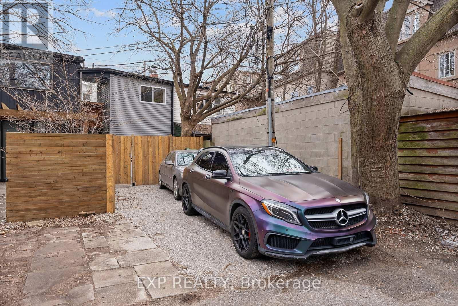 2555 DUNDAS STREET WEST Image 30