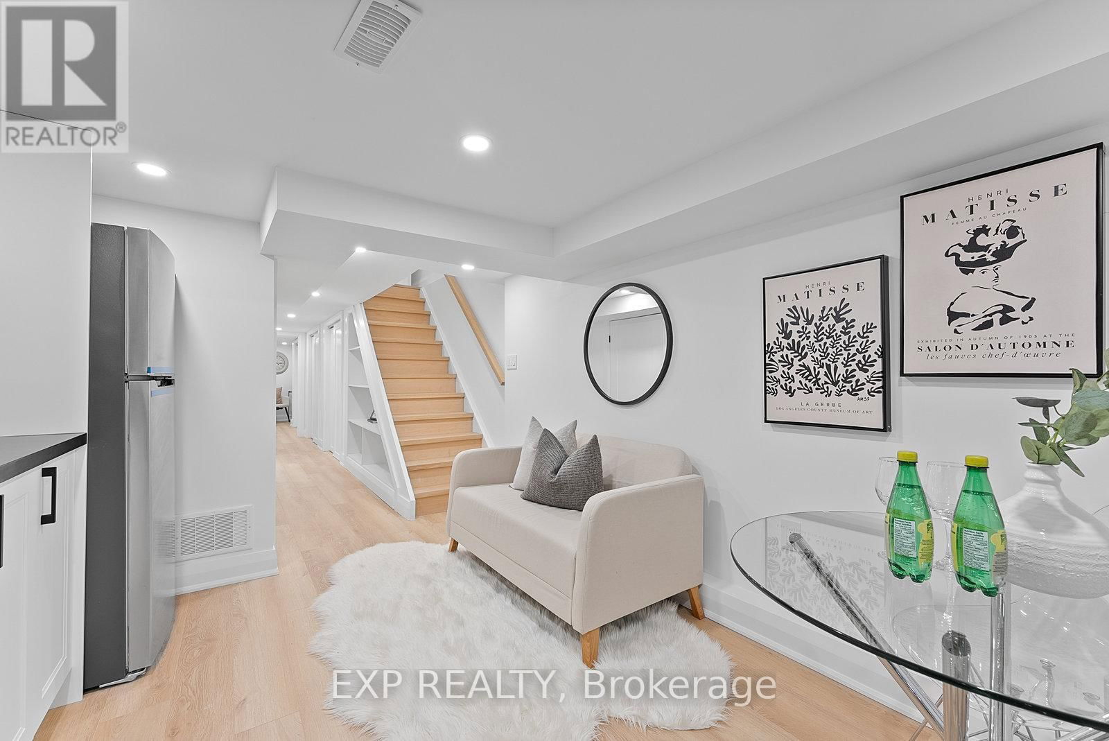 2555 DUNDAS STREET WEST Image 32