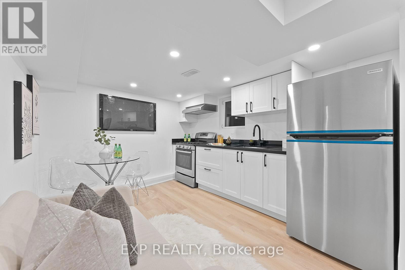 2555 DUNDAS STREET WEST Image 33
