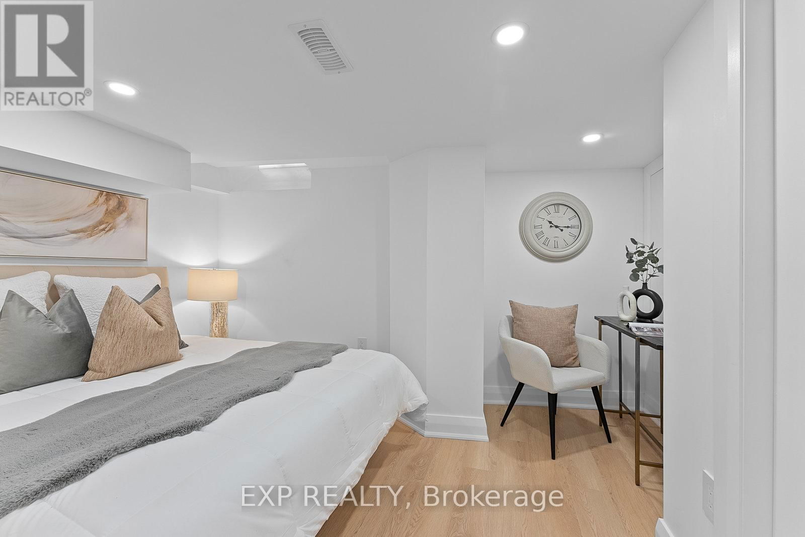 2555 DUNDAS STREET WEST Image 36