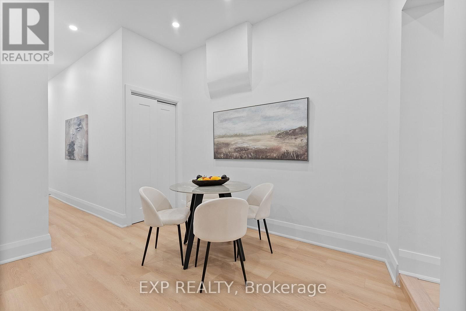 2555 DUNDAS STREET WEST Image 4