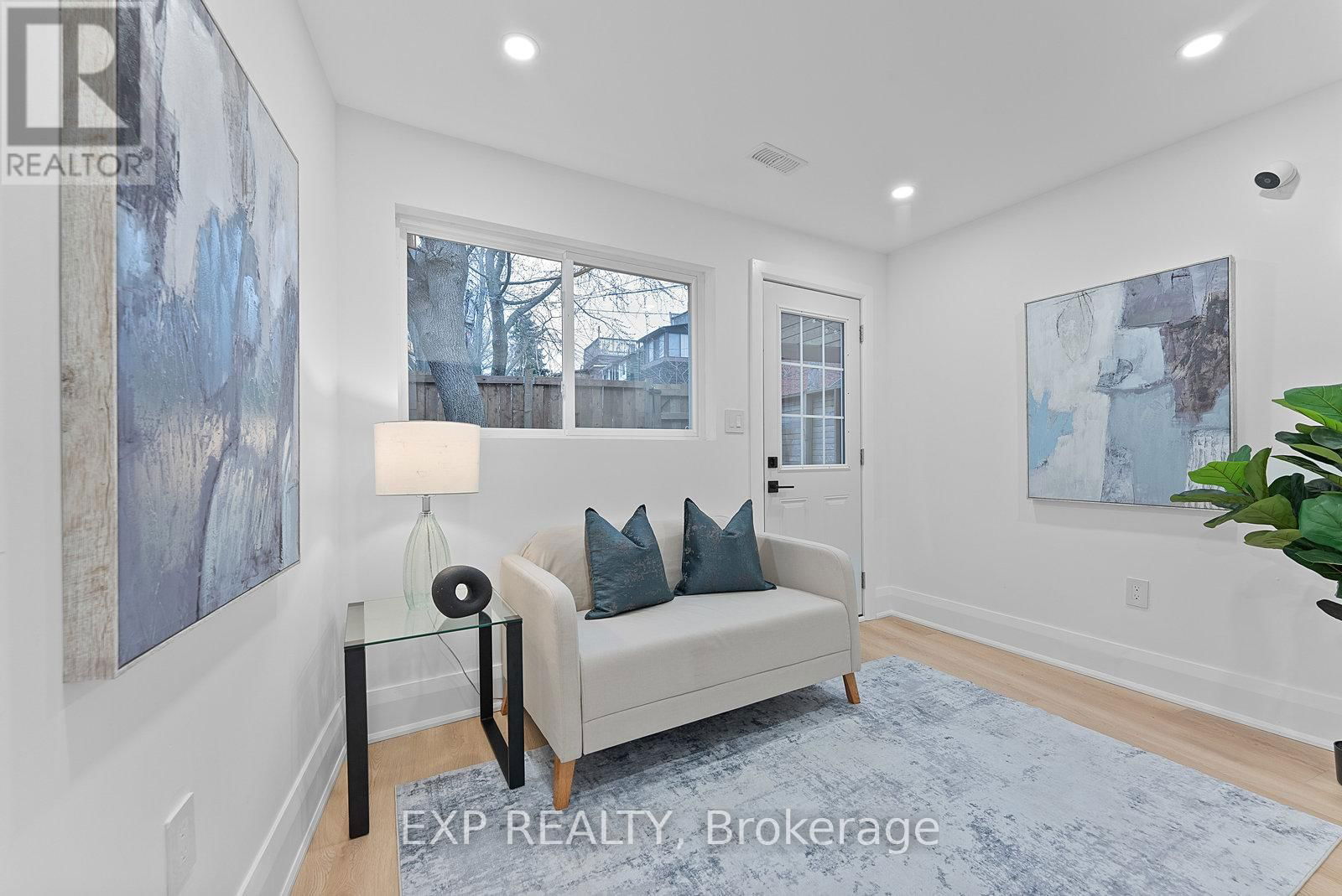 2555 DUNDAS STREET WEST Image 6