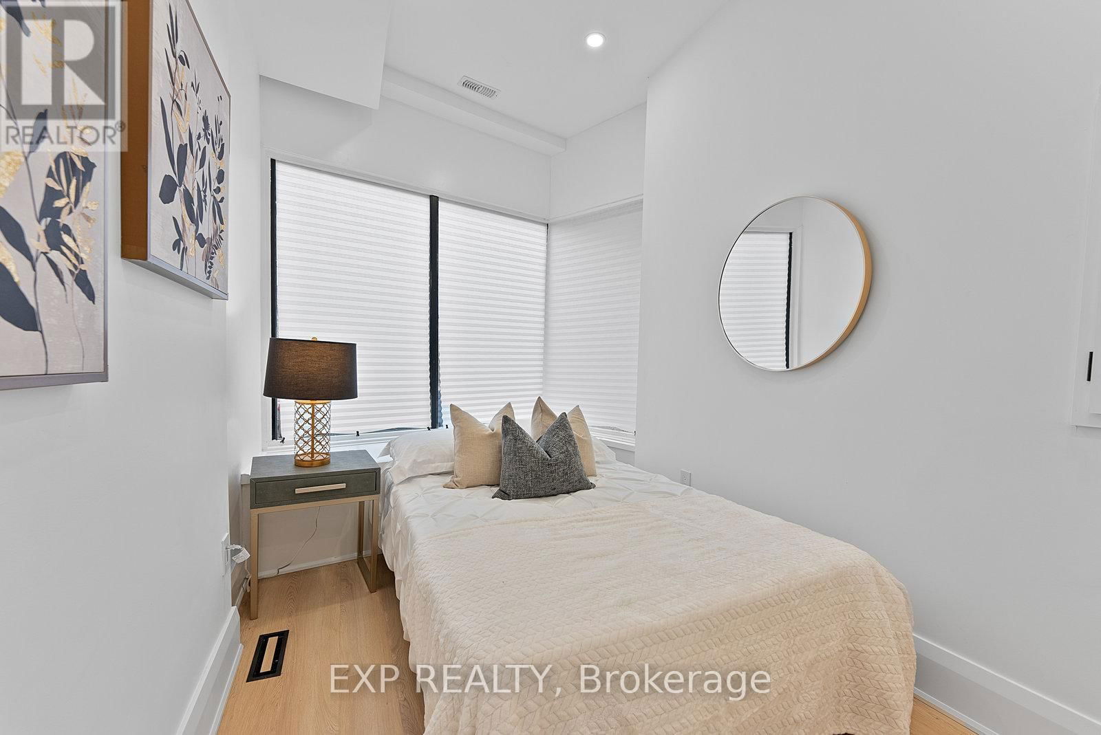 2555 DUNDAS STREET WEST Image 8