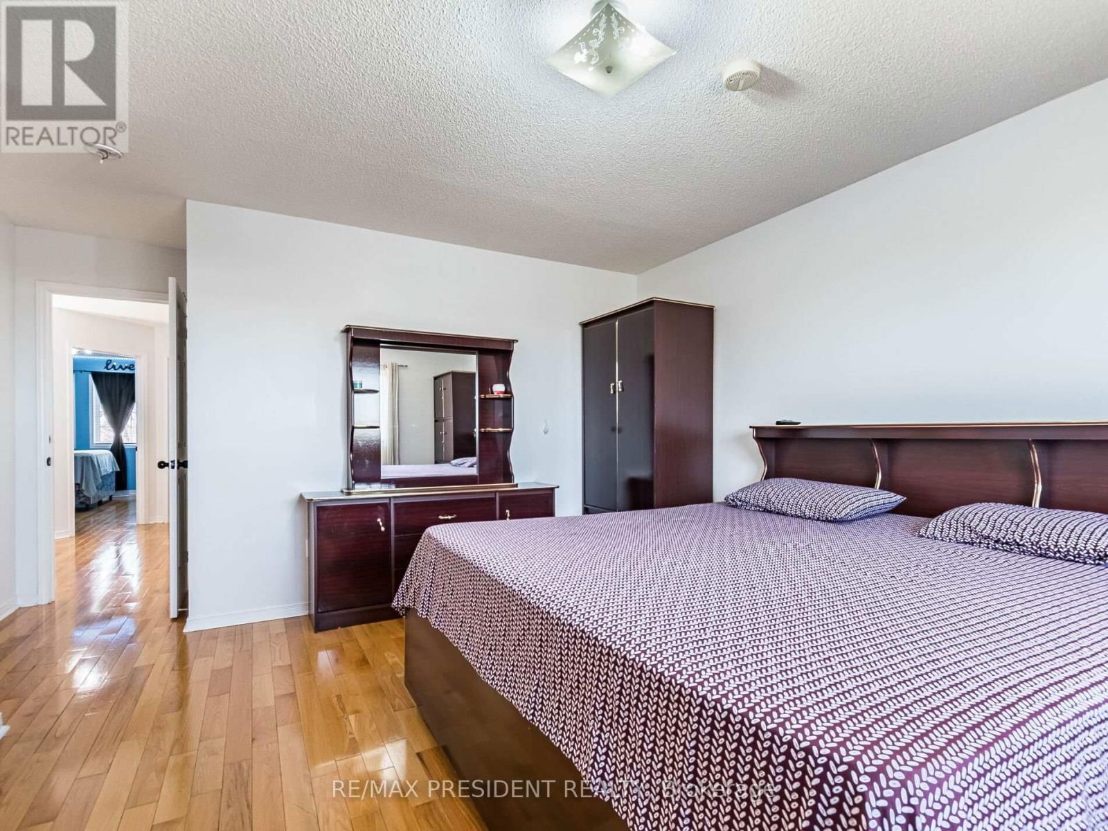 36 PRINCE CRESCENT Image 17