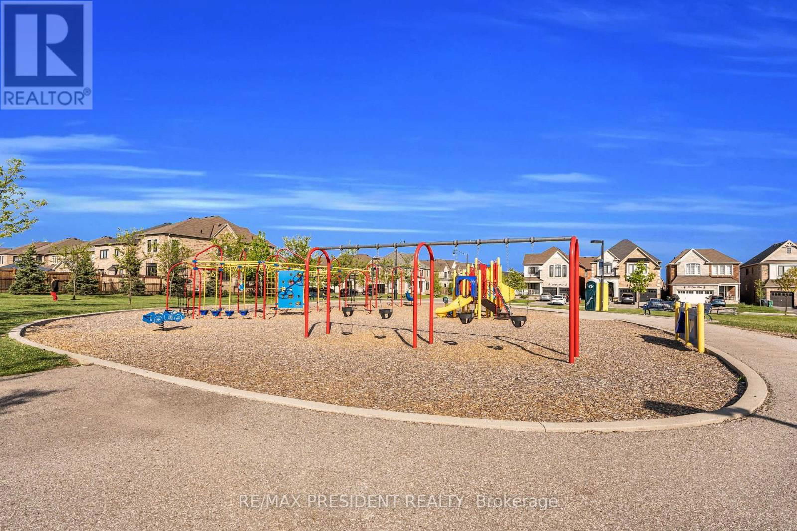 41 BASSETT CRESCENT Image 32