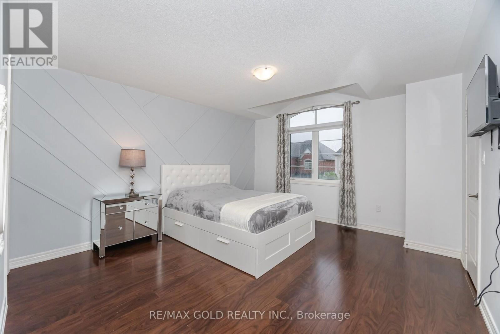 37 OBSERVATORY CRESCENT Image 16