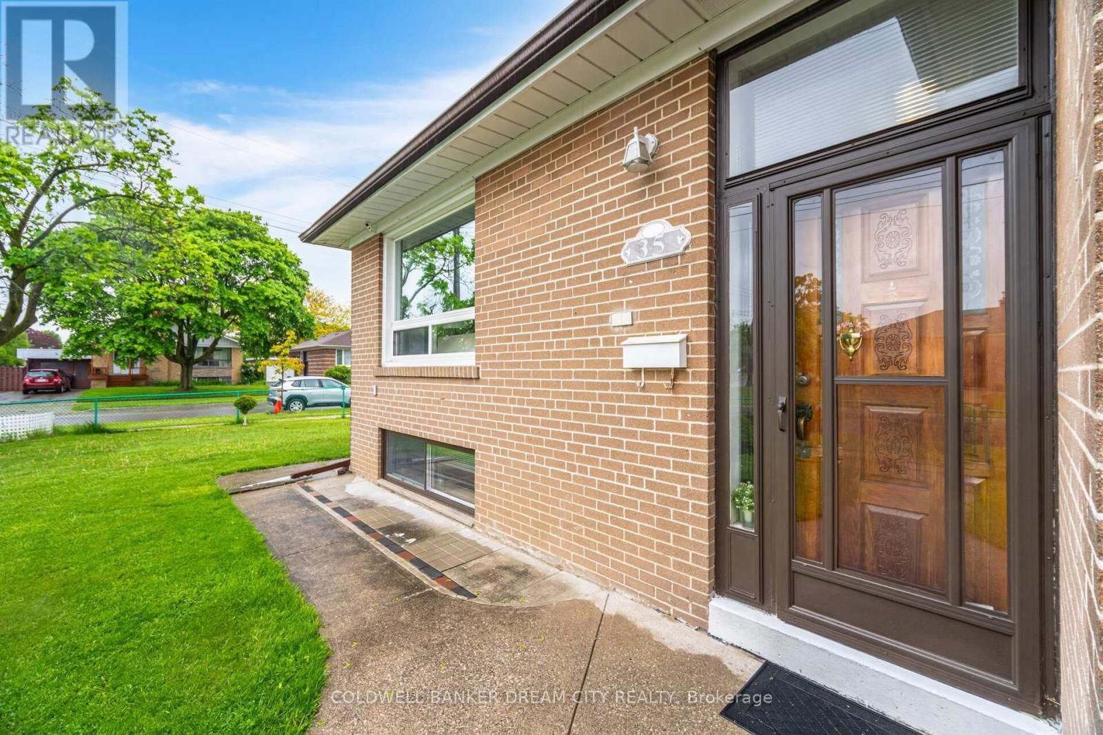 35 GUINESS AVENUE Image 4