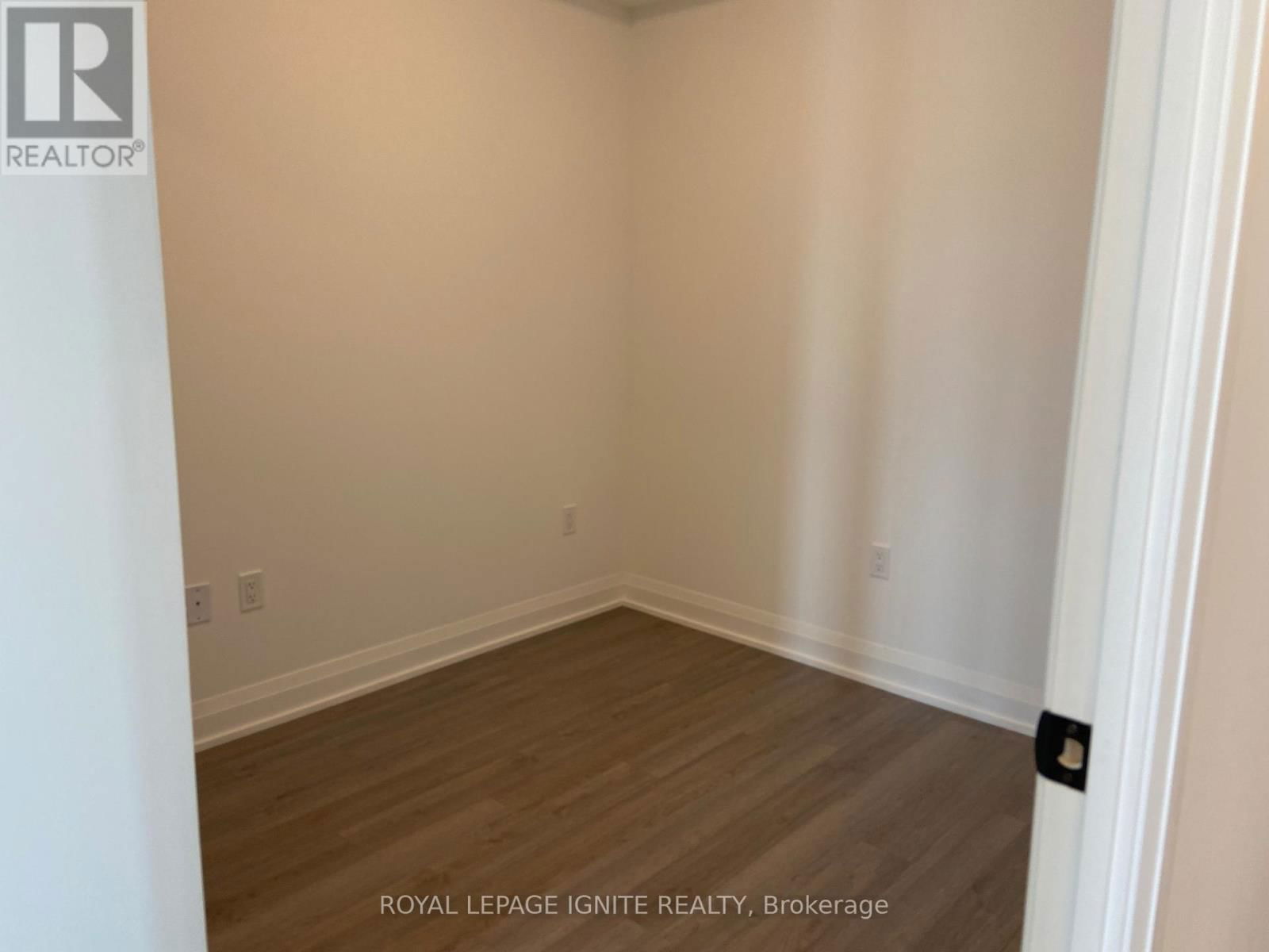 822 - 50 GEORGE BUTCHART DRIVE Image 11