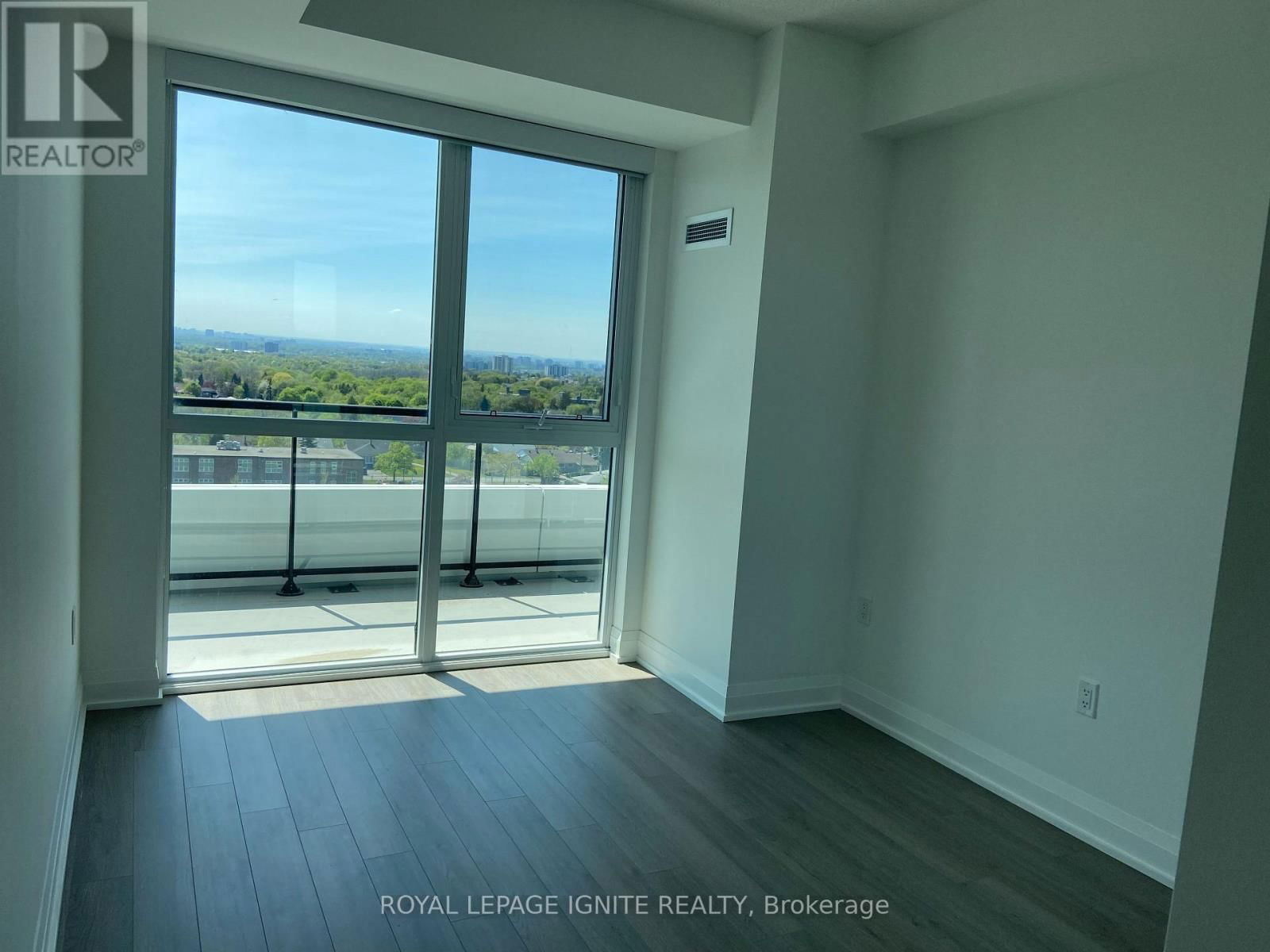 822 - 50 GEORGE BUTCHART DRIVE Image 13