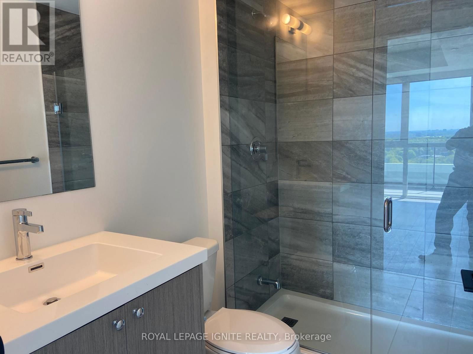822 - 50 GEORGE BUTCHART DRIVE Image 14