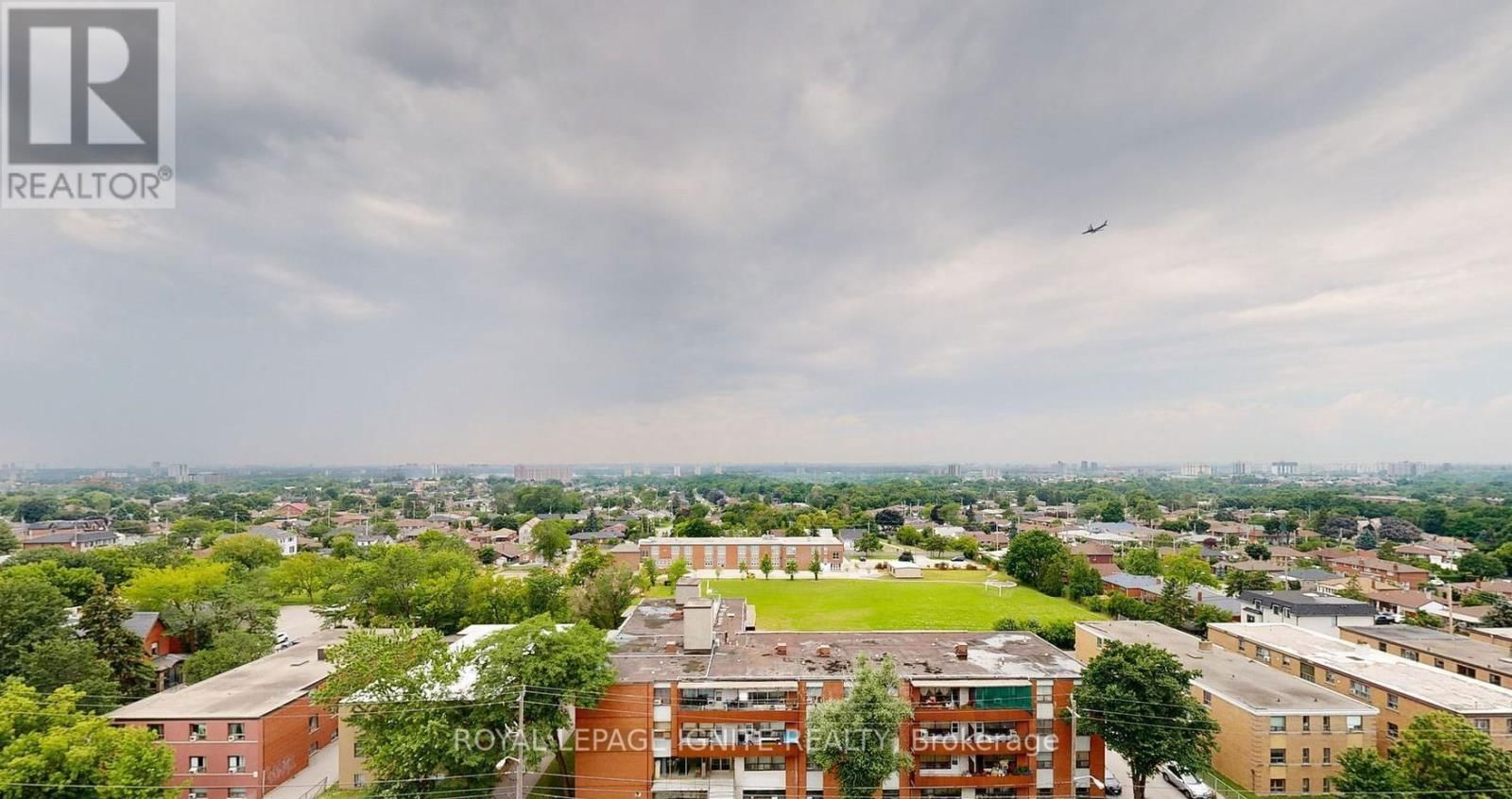 822 - 50 GEORGE BUTCHART DRIVE Image 22