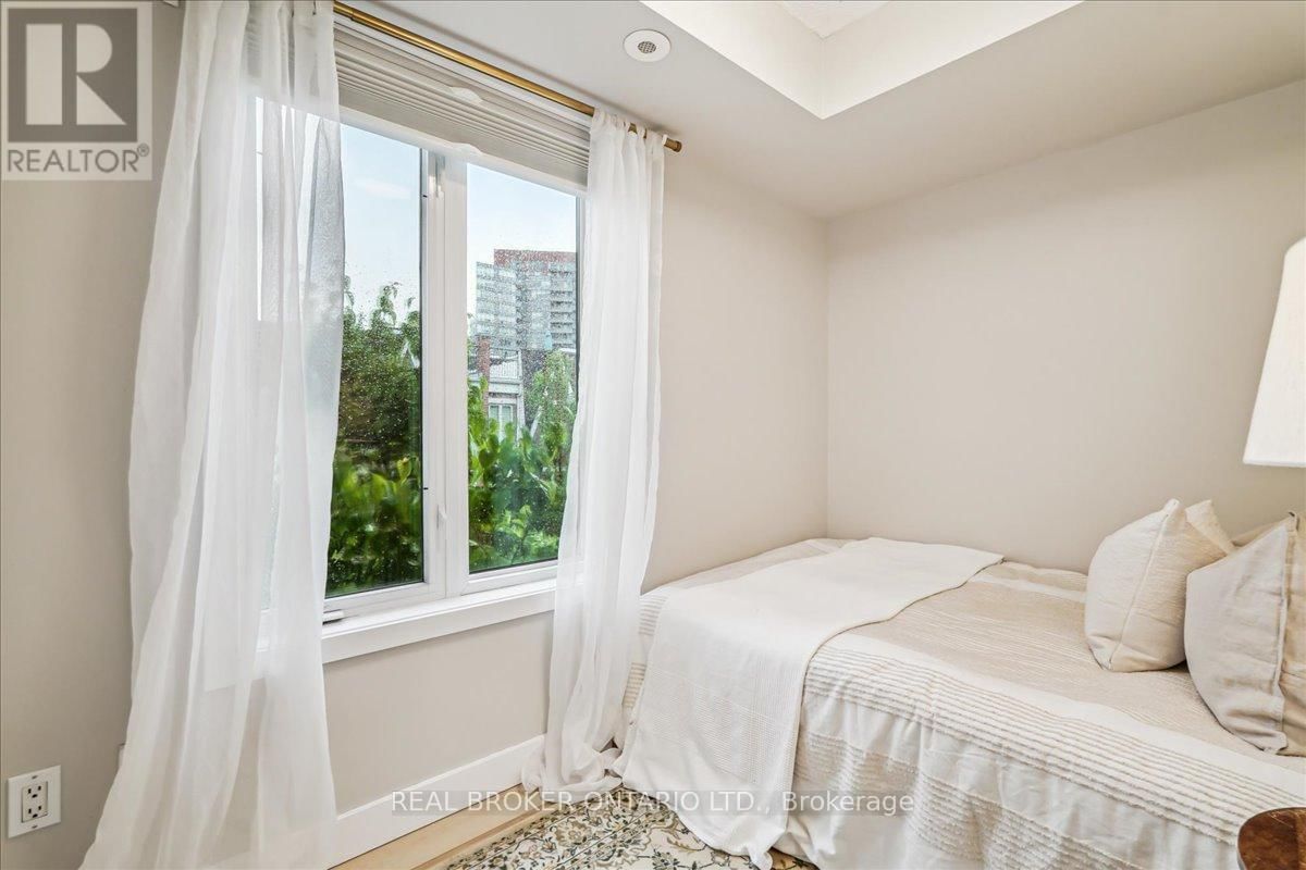 1233C - 22 LAIDLAW STREET Image 13