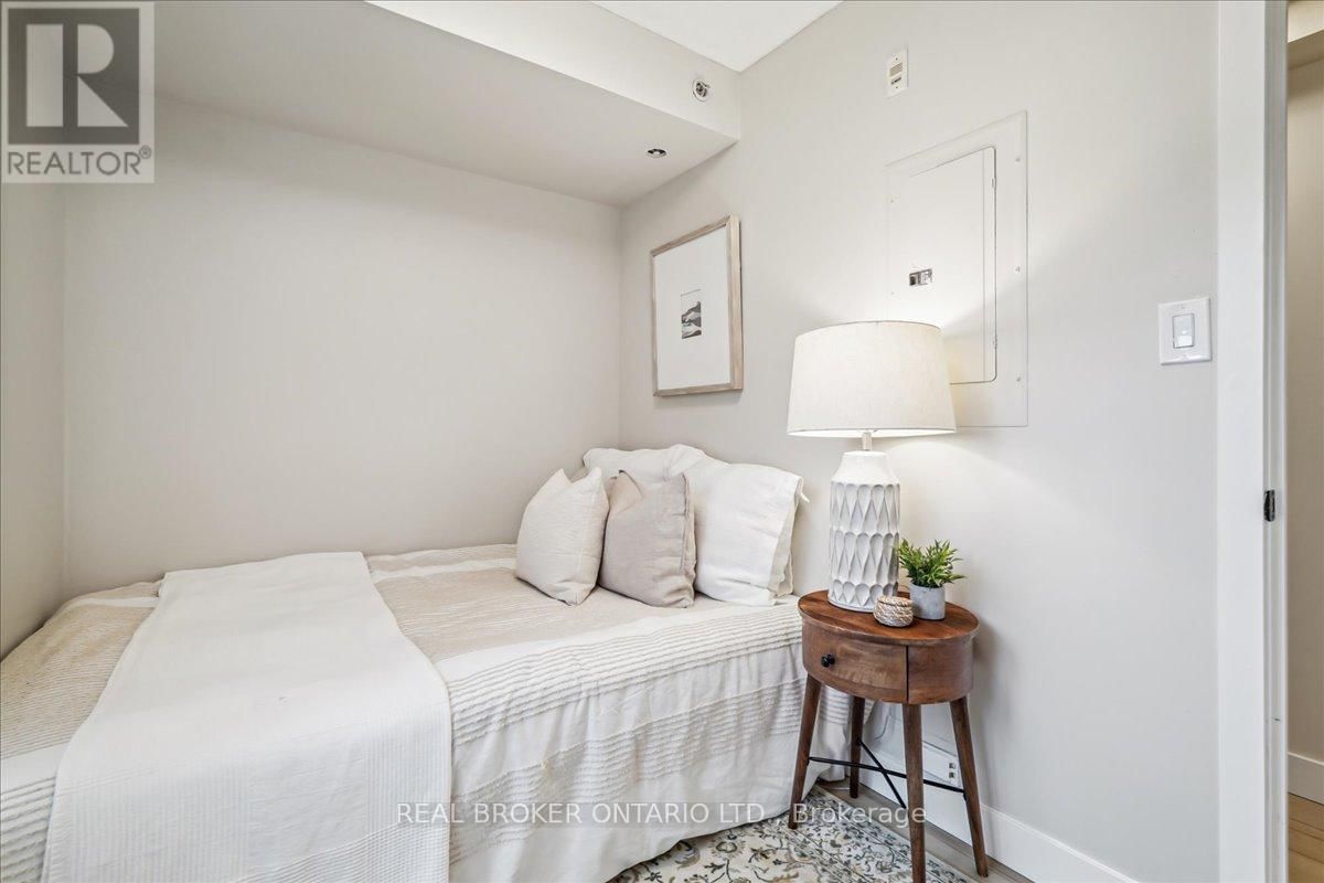 1233C - 22 LAIDLAW STREET Image 14