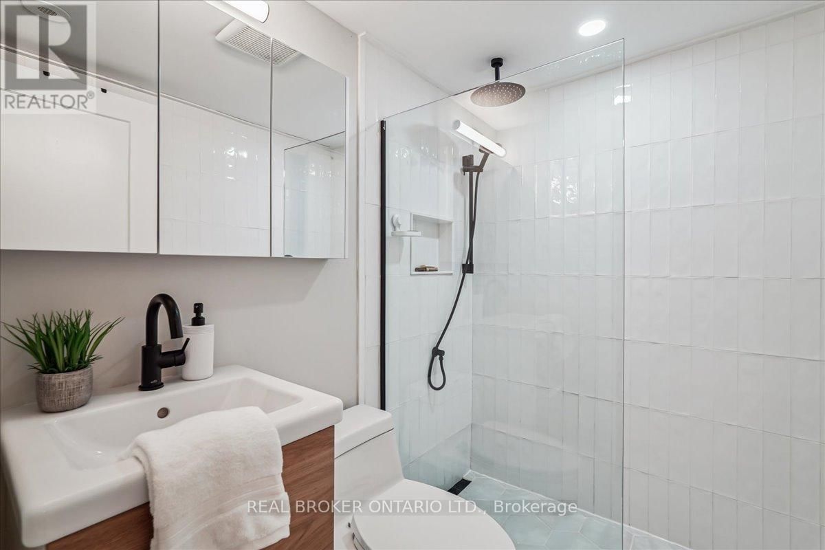 1233C - 22 LAIDLAW STREET Image 15