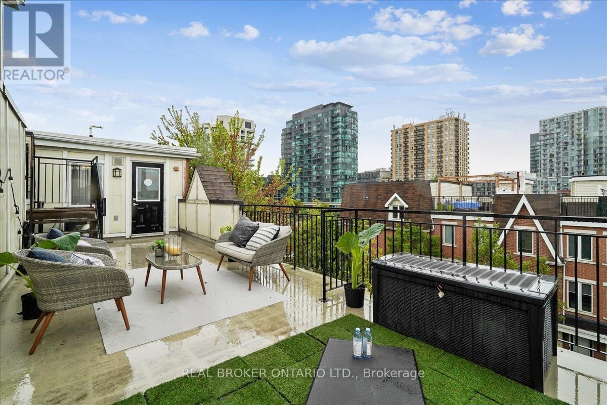 1233C - 22 LAIDLAW STREET Image 18