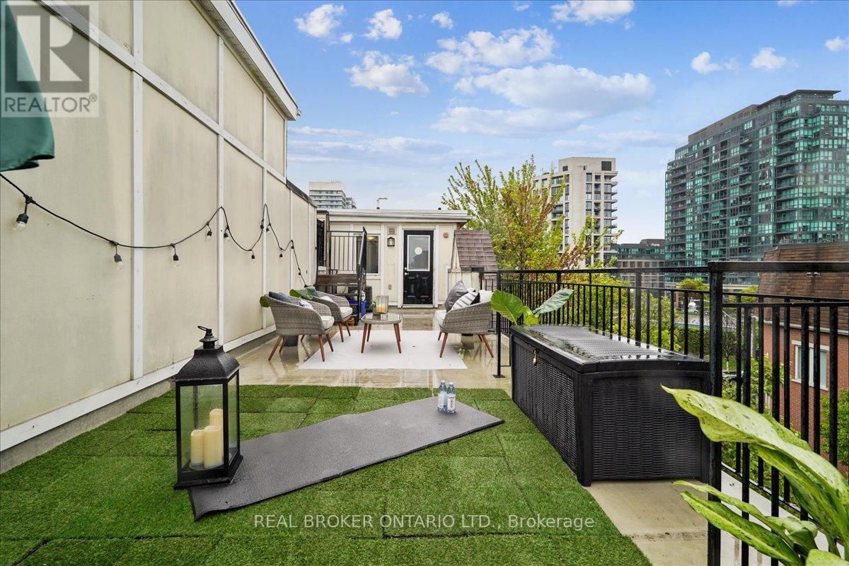 1233C - 22 LAIDLAW STREET Image 19