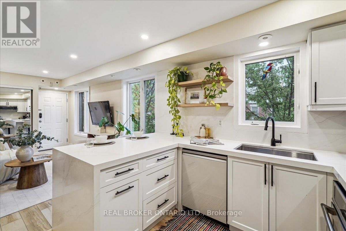 1233C - 22 LAIDLAW STREET Image 8