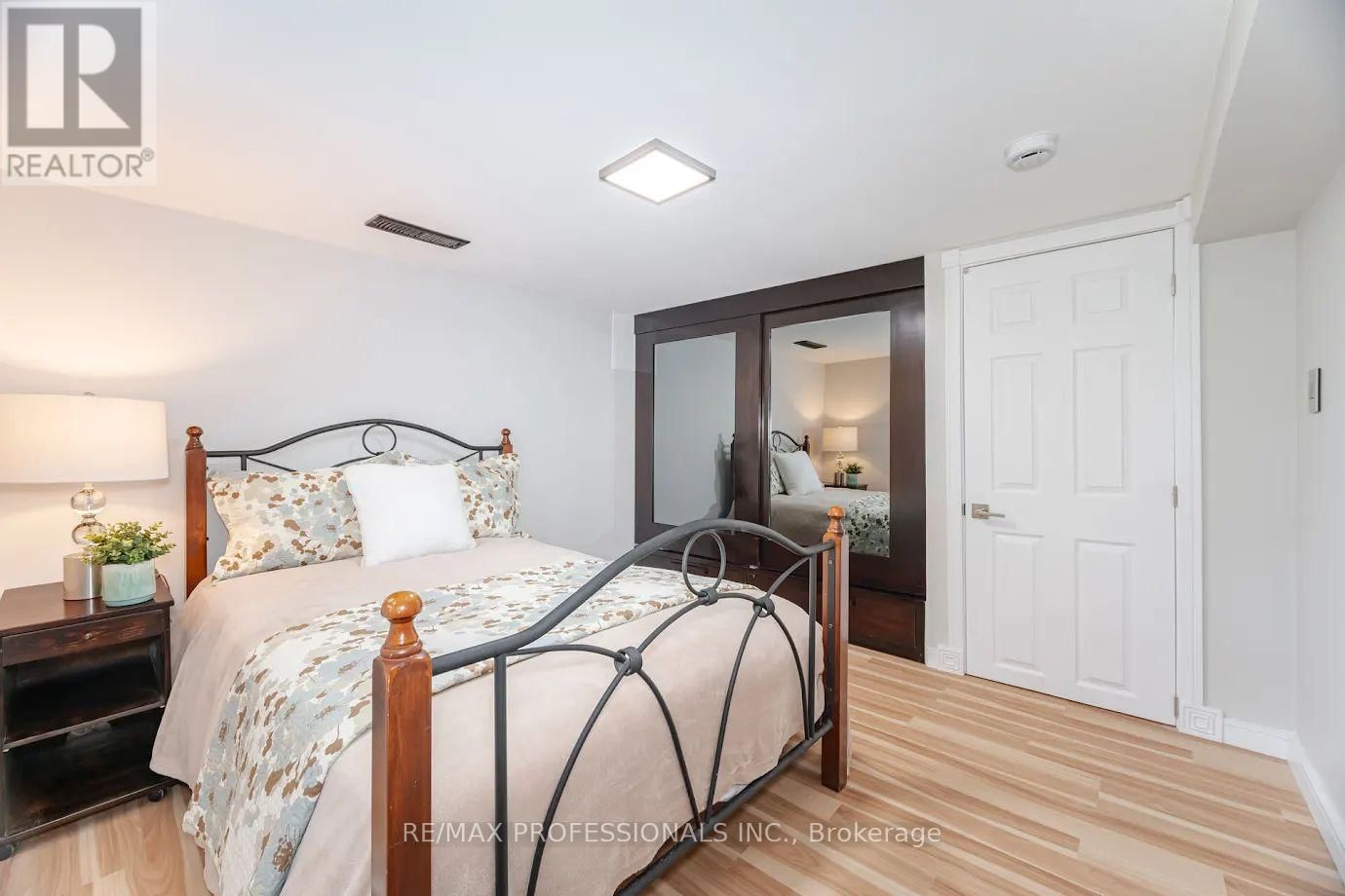 39 OLD OAK ROAD Image 31